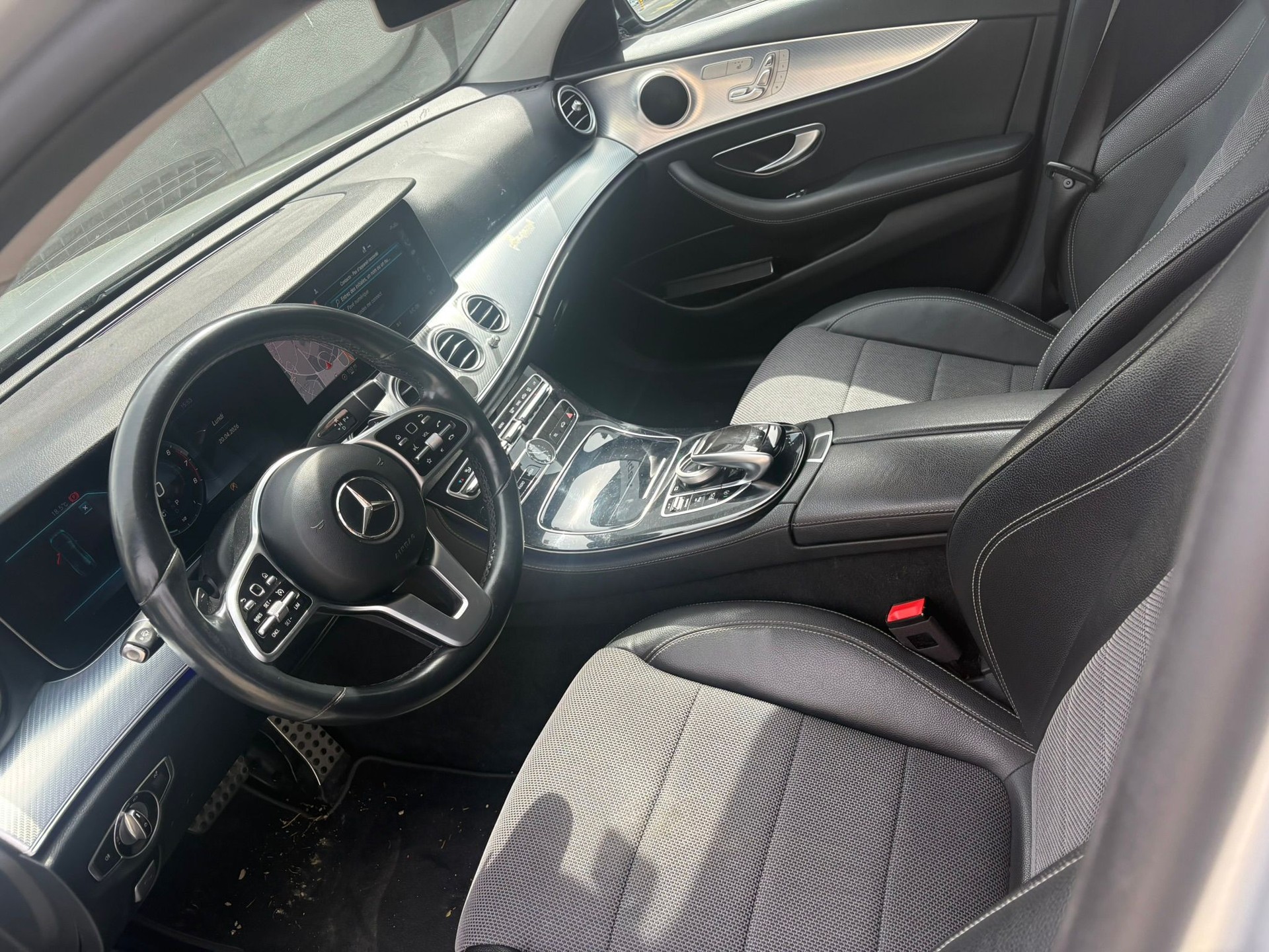MERCEDES-BENZ E 200 Avantgarde 4Matic 9G-Tronic-image-10