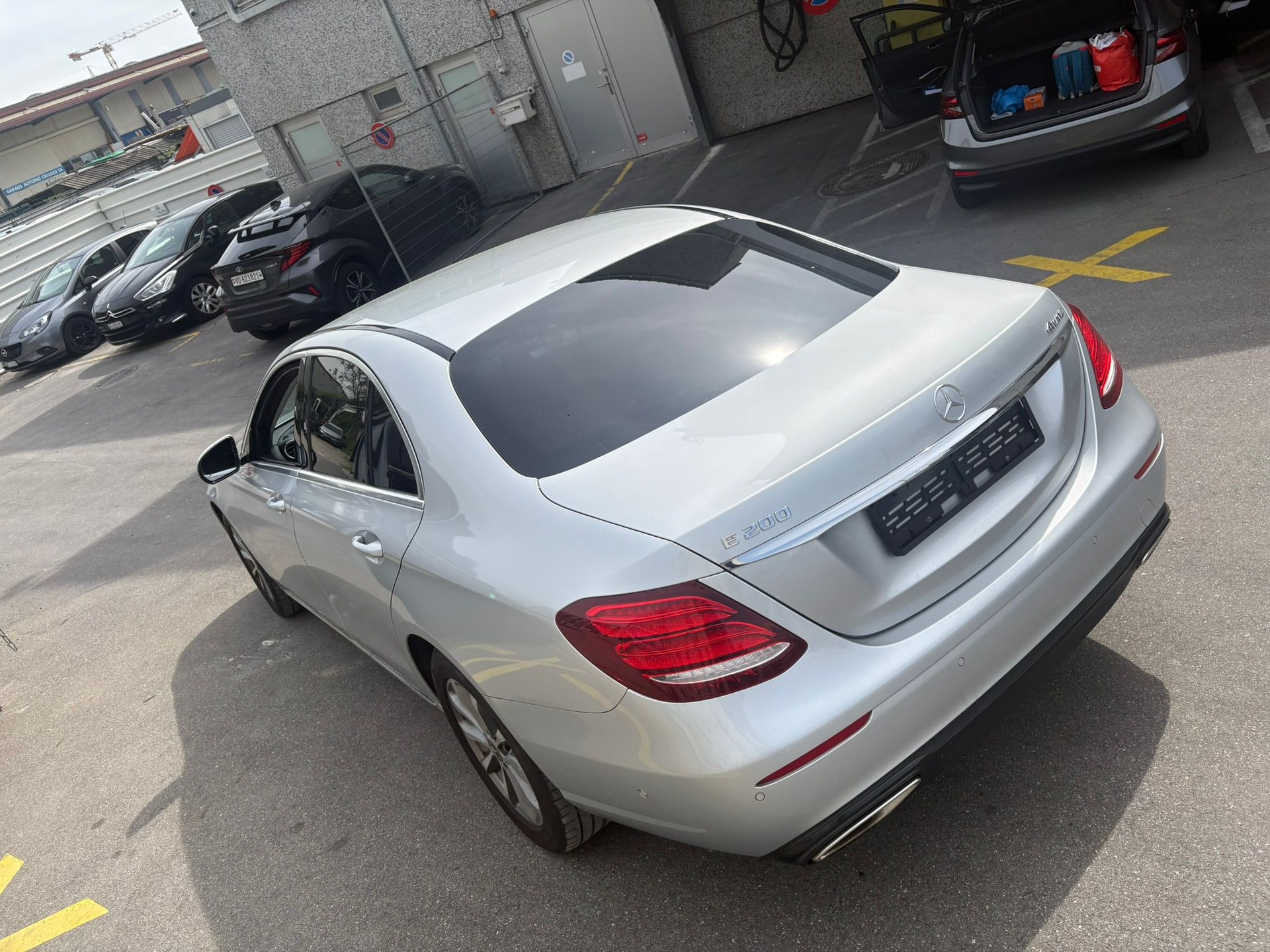 MERCEDES-BENZ E 200 Avantgarde 4Matic 9G-Tronic-image-5