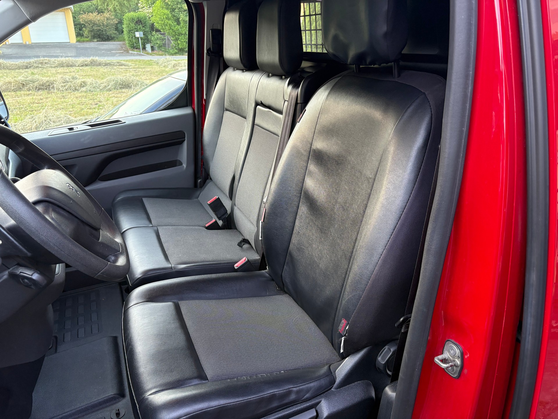 PEUGEOT Expert 2.0 BlueHDi 180 S&S Active Standard EAT6-image-9