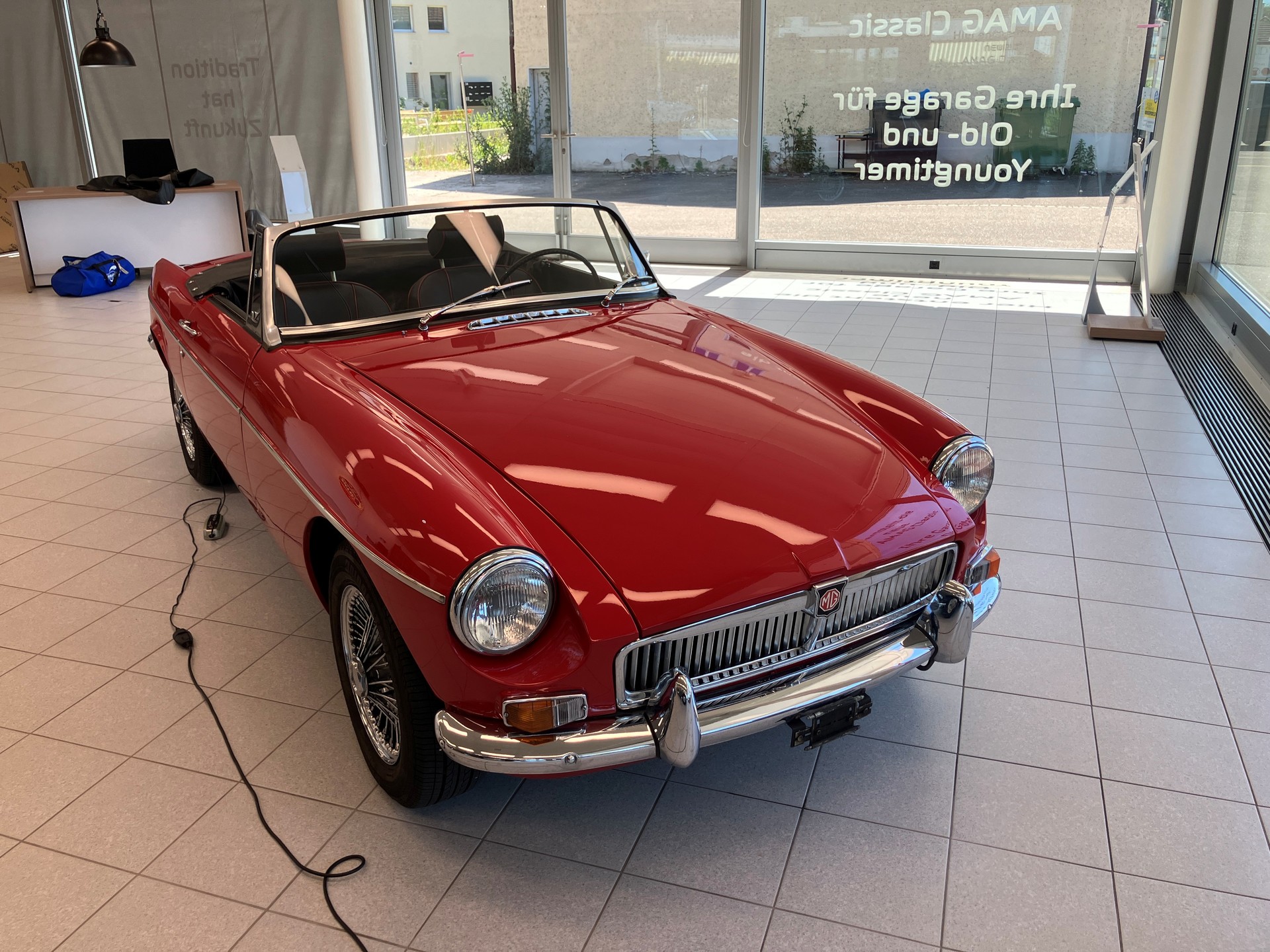 MG MGB-showroom-element-1
