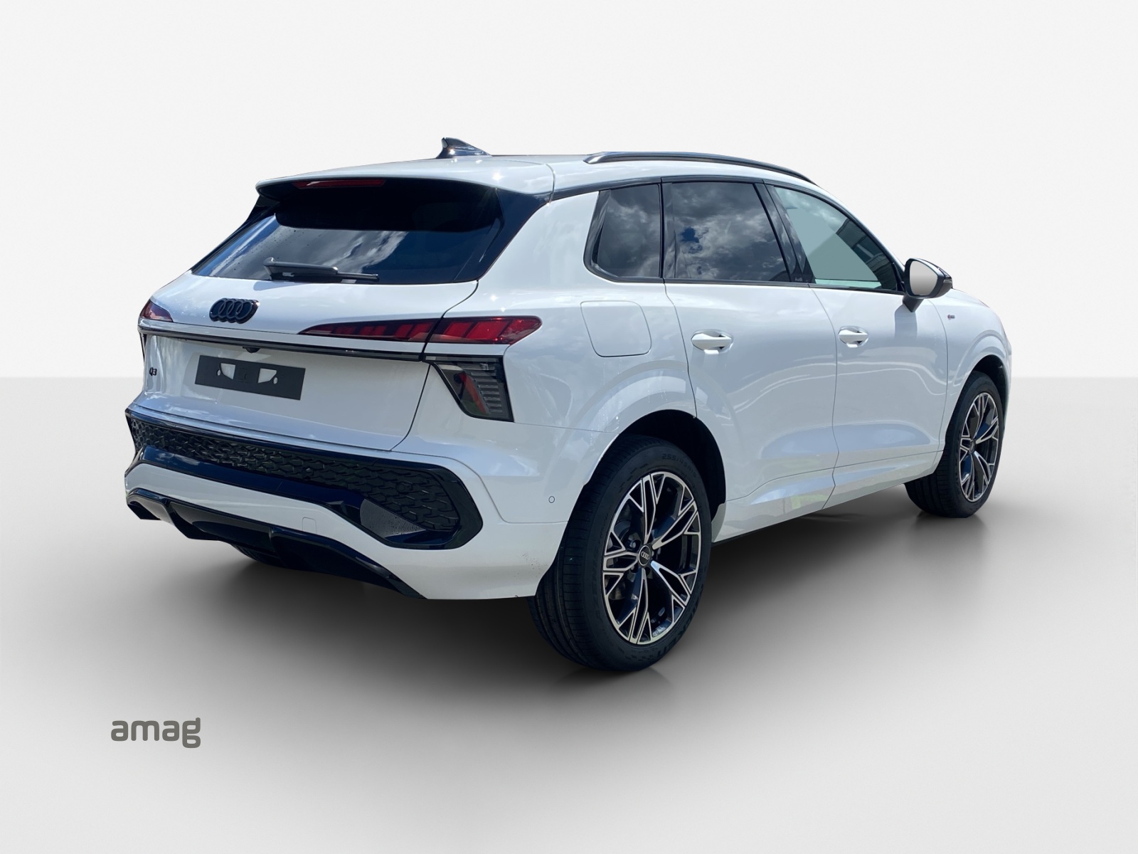 AUDI Q3 SUV 110 kW TFSI S tronic-image-4