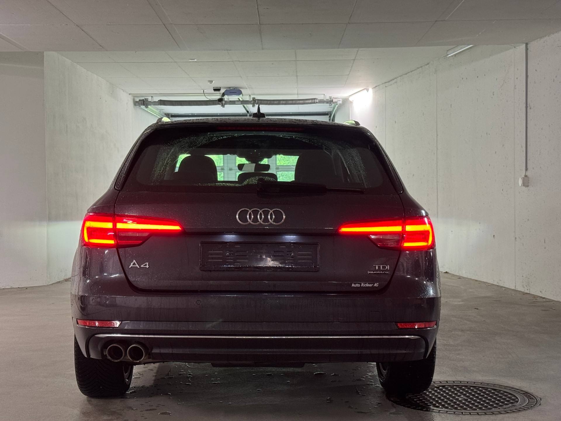 AUDI A4 Avant 2.0 TDI Design quattro S-tronic mit AHK-image-5