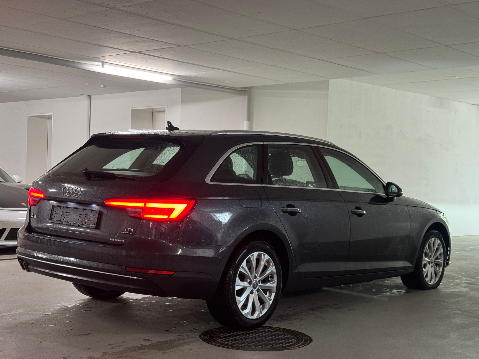 AUDI A4 Avant 2.0 TDI Design quattro S-tronic mit AHK-image-6