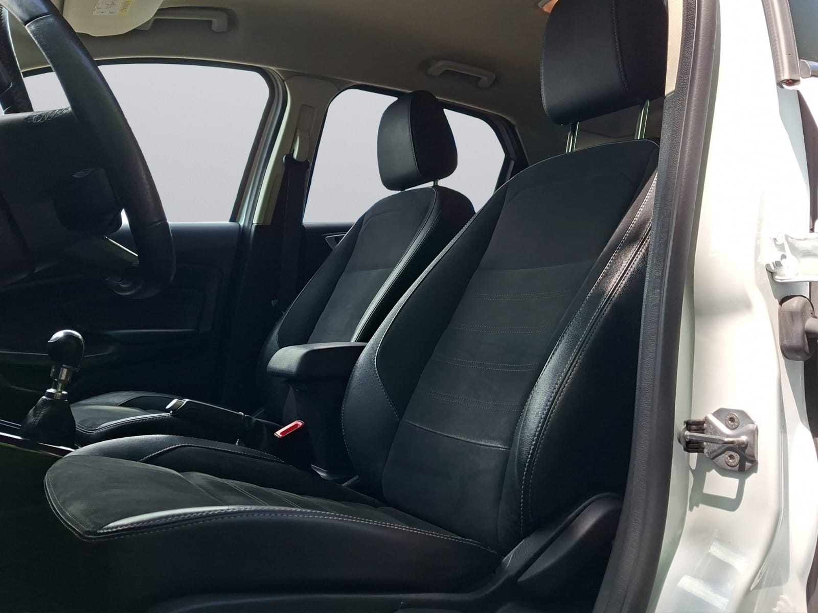 FORD EcoSport 1.0 SCTi ST-Line-image-10