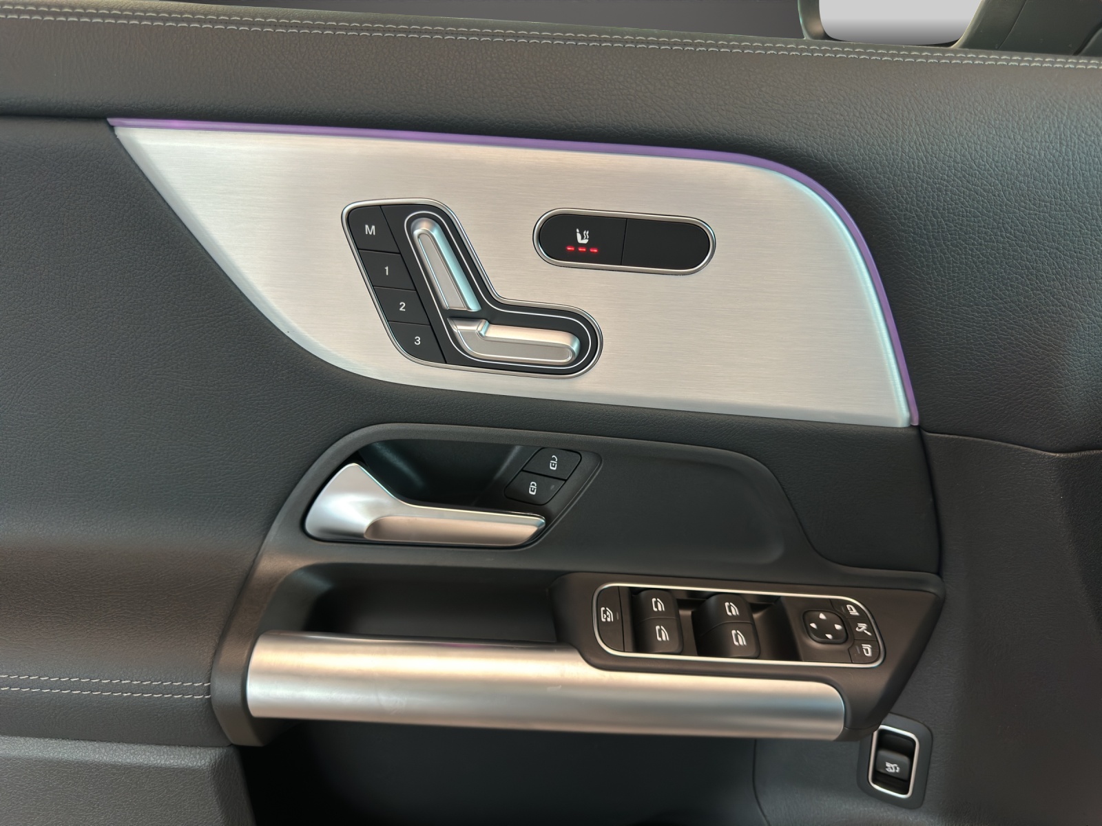 MERCEDES-BENZ EQA 350 4M Excellence-image-12