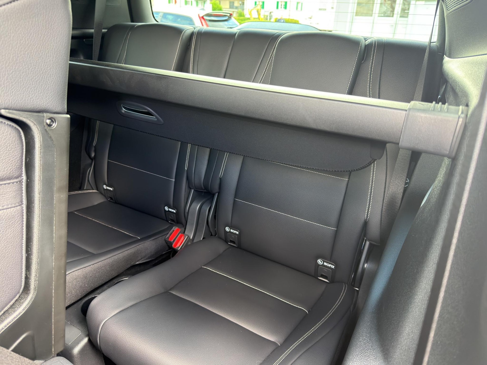 MERCEDES-BENZ GLB 220 4matic-image-15