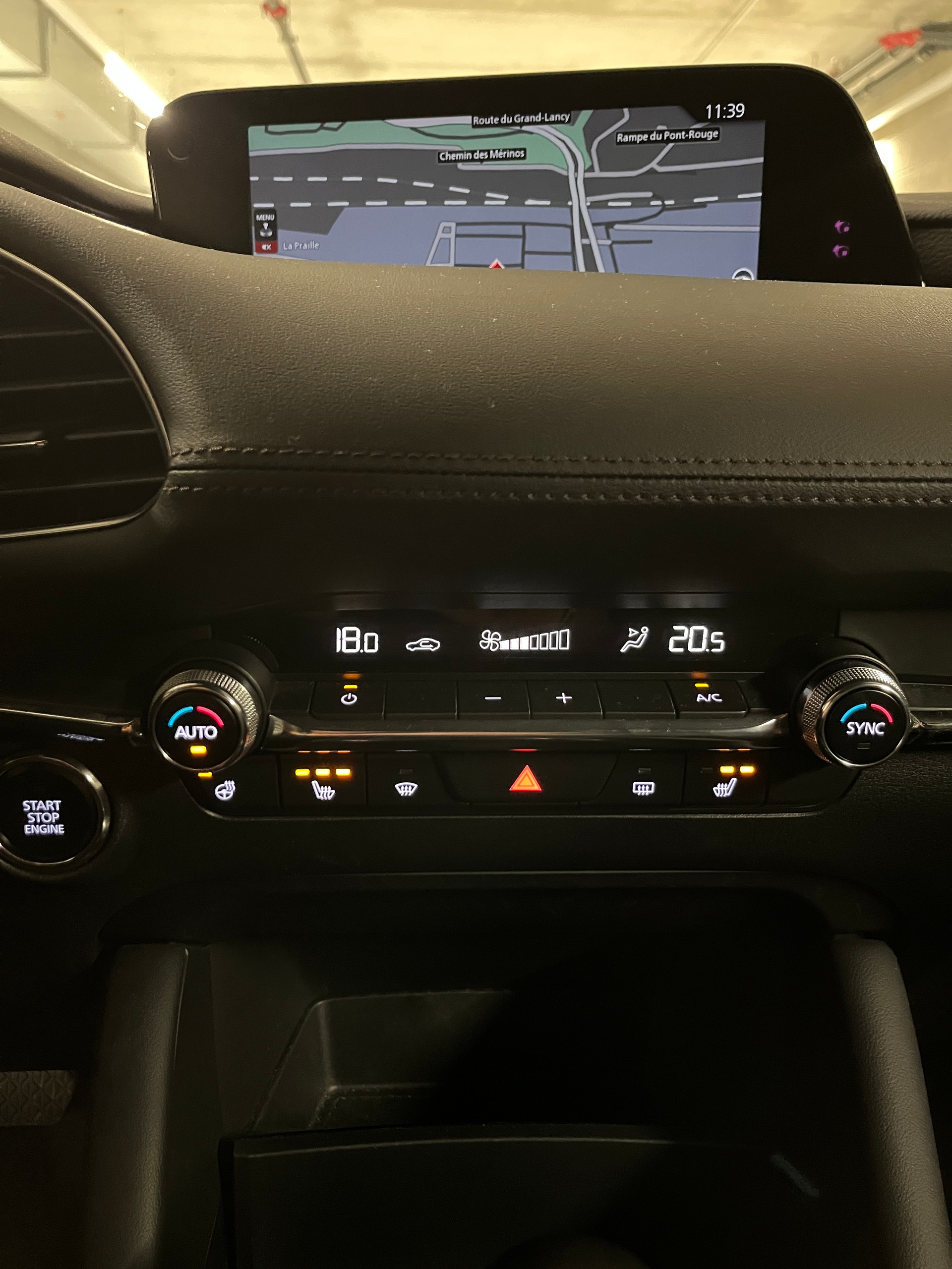 MAZDA 3 Hatchback SKYACTIV-X M Hybrid 186 Revolution Automat-image-11