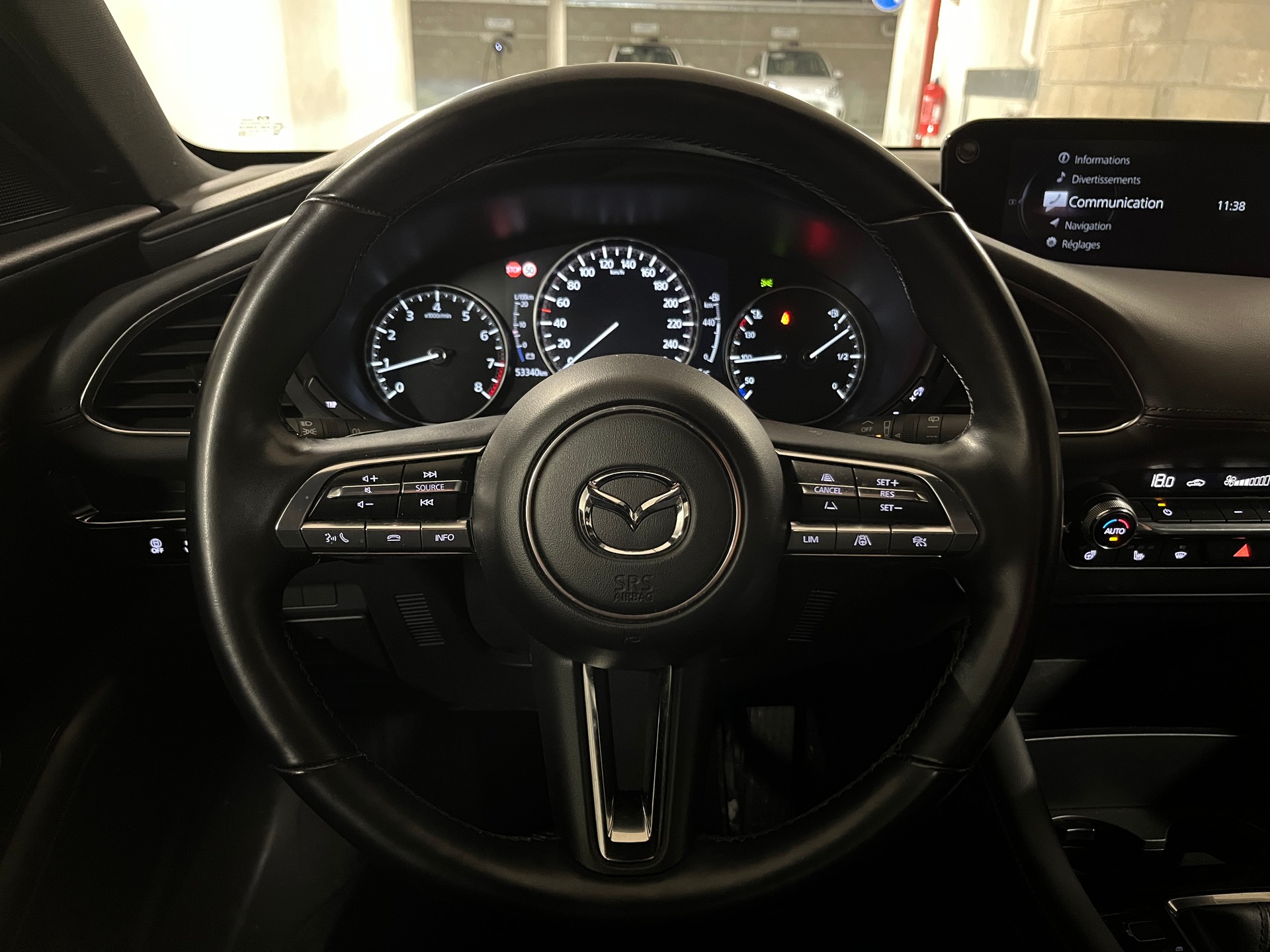 MAZDA 3 Hatchback SKYACTIV-X M Hybrid 186 Revolution Automat-image-9