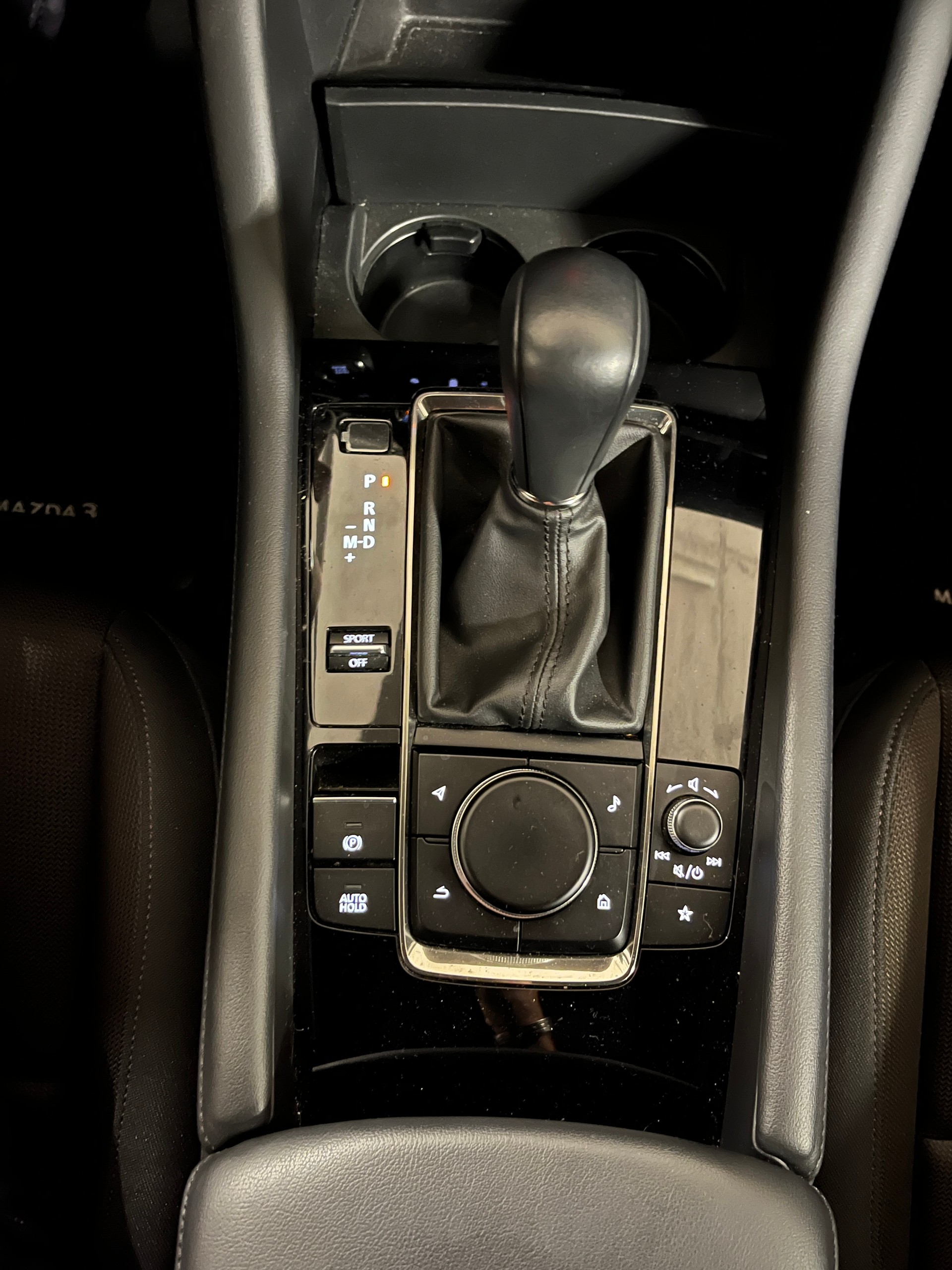 MAZDA 3 Hatchback SKYACTIV-X M Hybrid 186 Revolution Automat-image-12