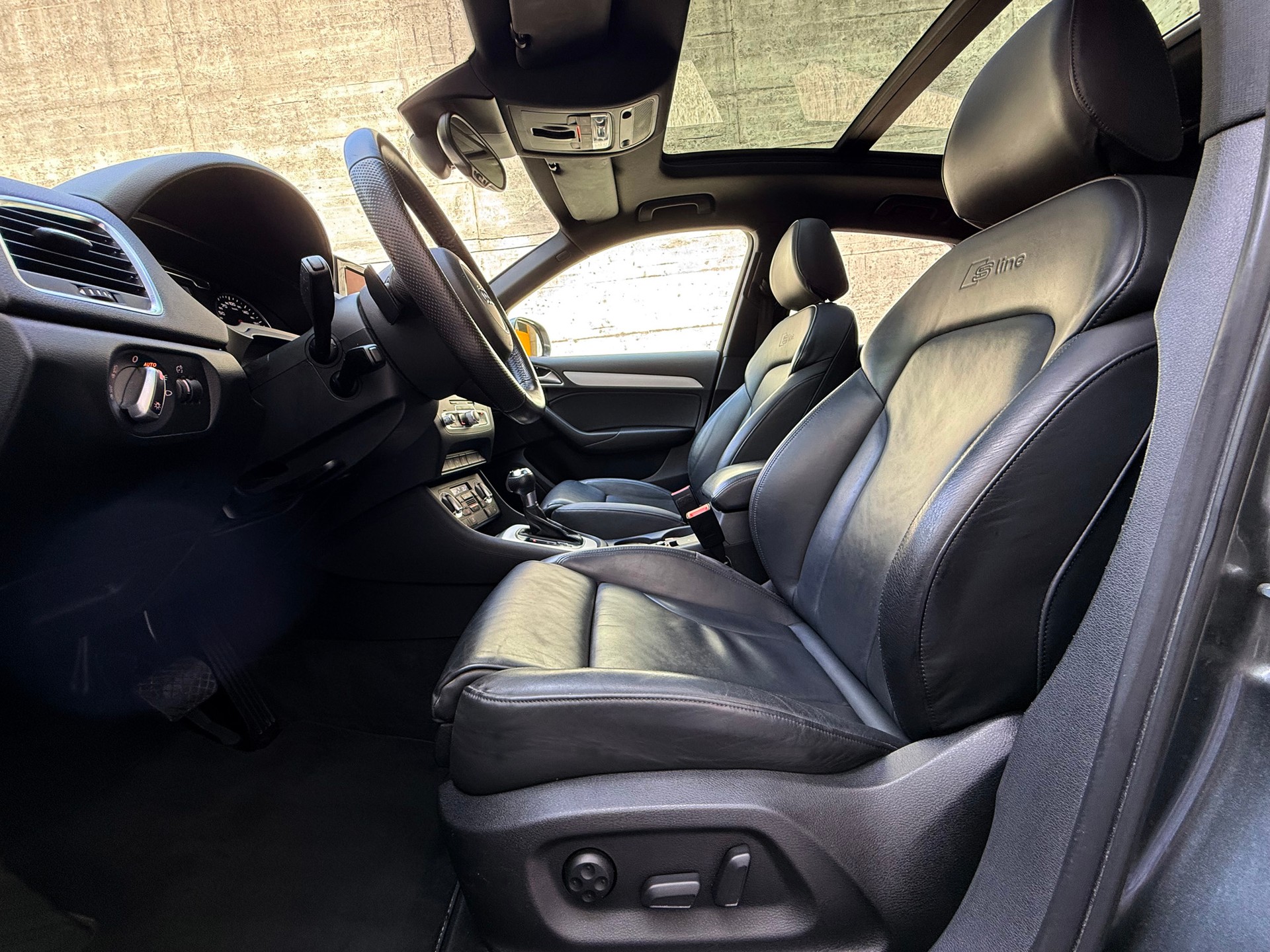 AUDI Q3 2.0 TFSI quattro S-tronic-image-16
