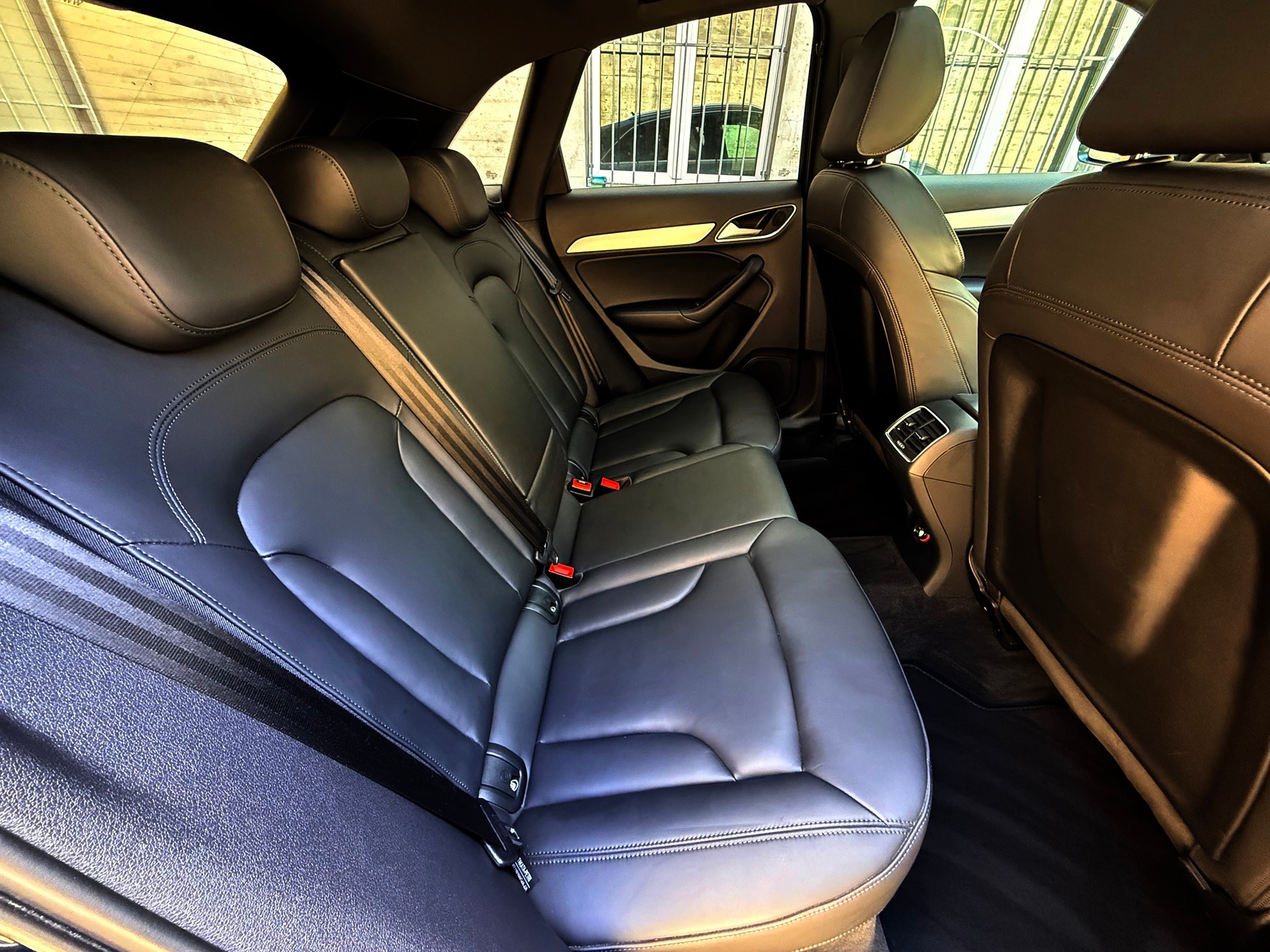 AUDI Q3 2.0 TFSI quattro S-tronic-image-20