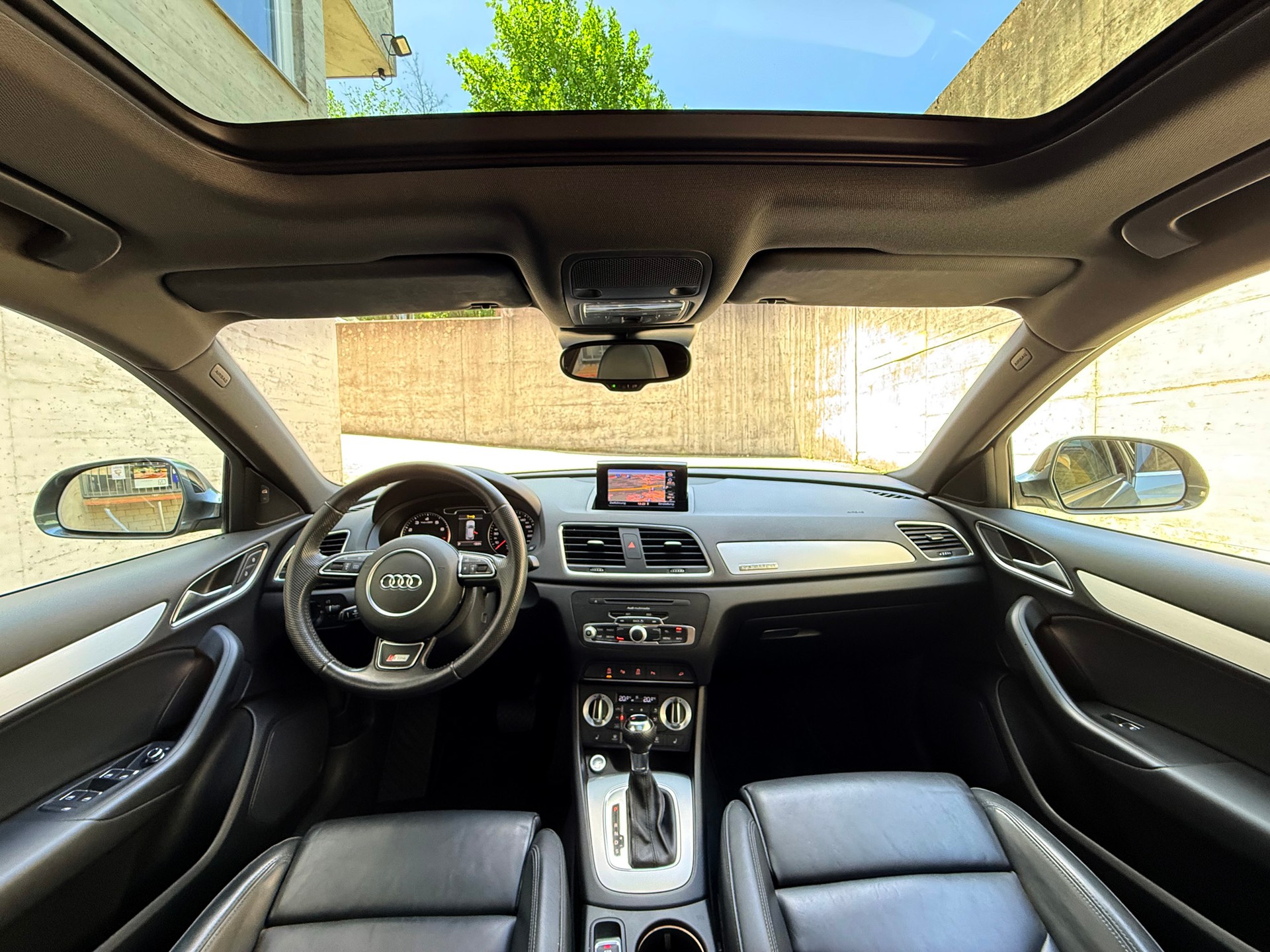 AUDI Q3 2.0 TFSI quattro S-tronic-image-7