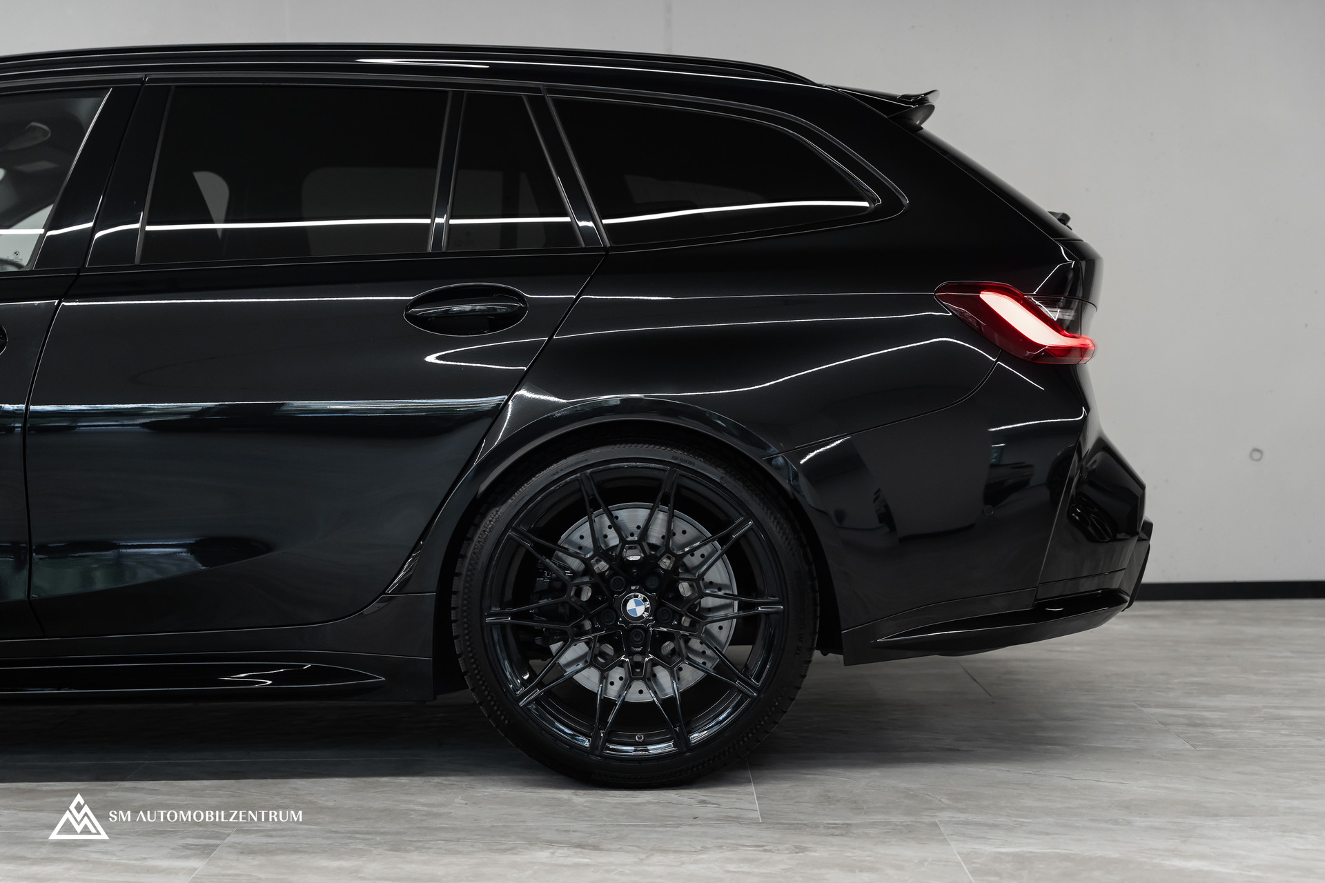 BMW M3 Competition xDrive Touring / 360° / Sitzbelüftung / Laserlight / Head-Up-image-6