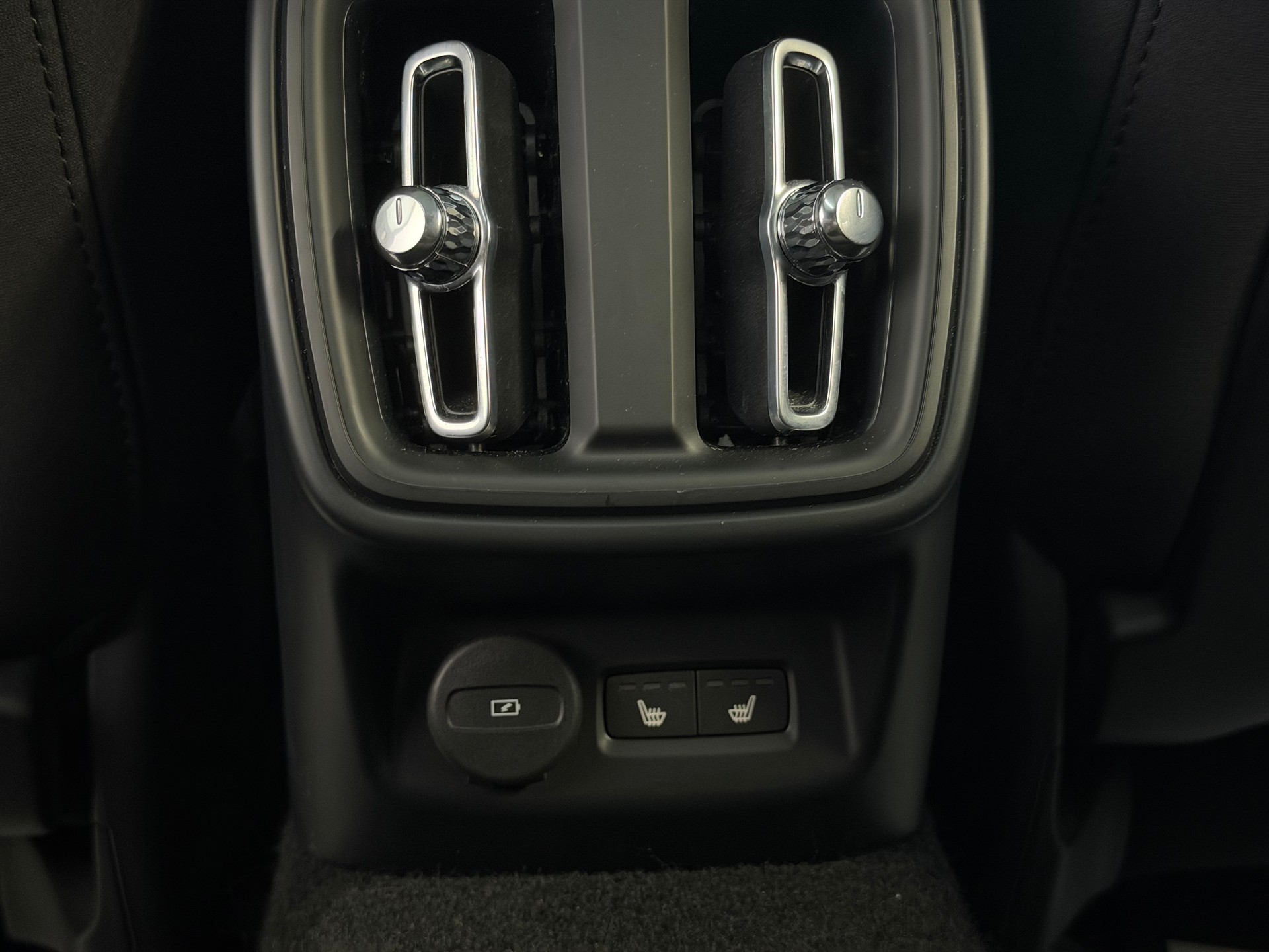 POLESTAR Polestar 2 Launch Edition 78 kWh | CH-Auto aus 1-Hand | Werksgarantie | Frisch MFK-image-14