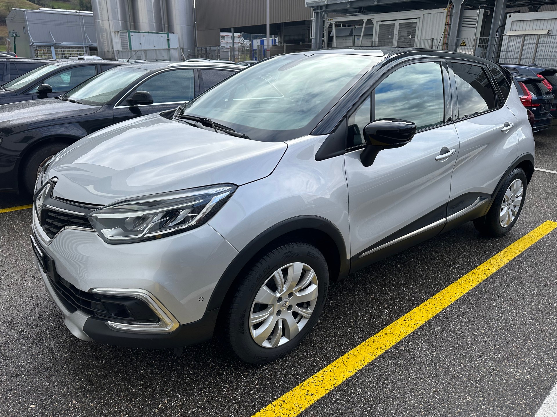 RENAULT Captur 1.2 T 16V 90th Anniversary EDC-image-4