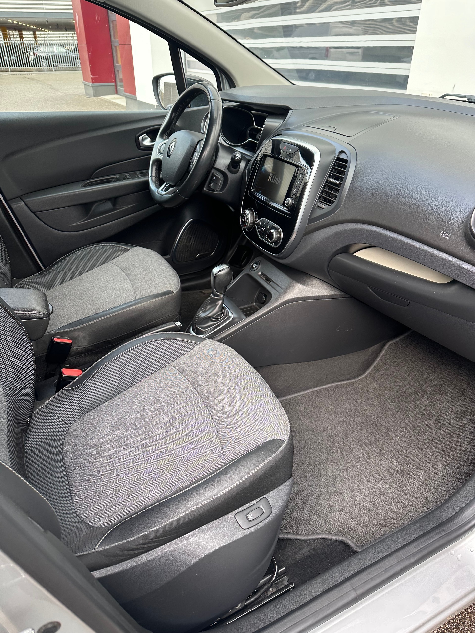 RENAULT Captur 1.2 T 16V 90th Anniversary EDC-image-3