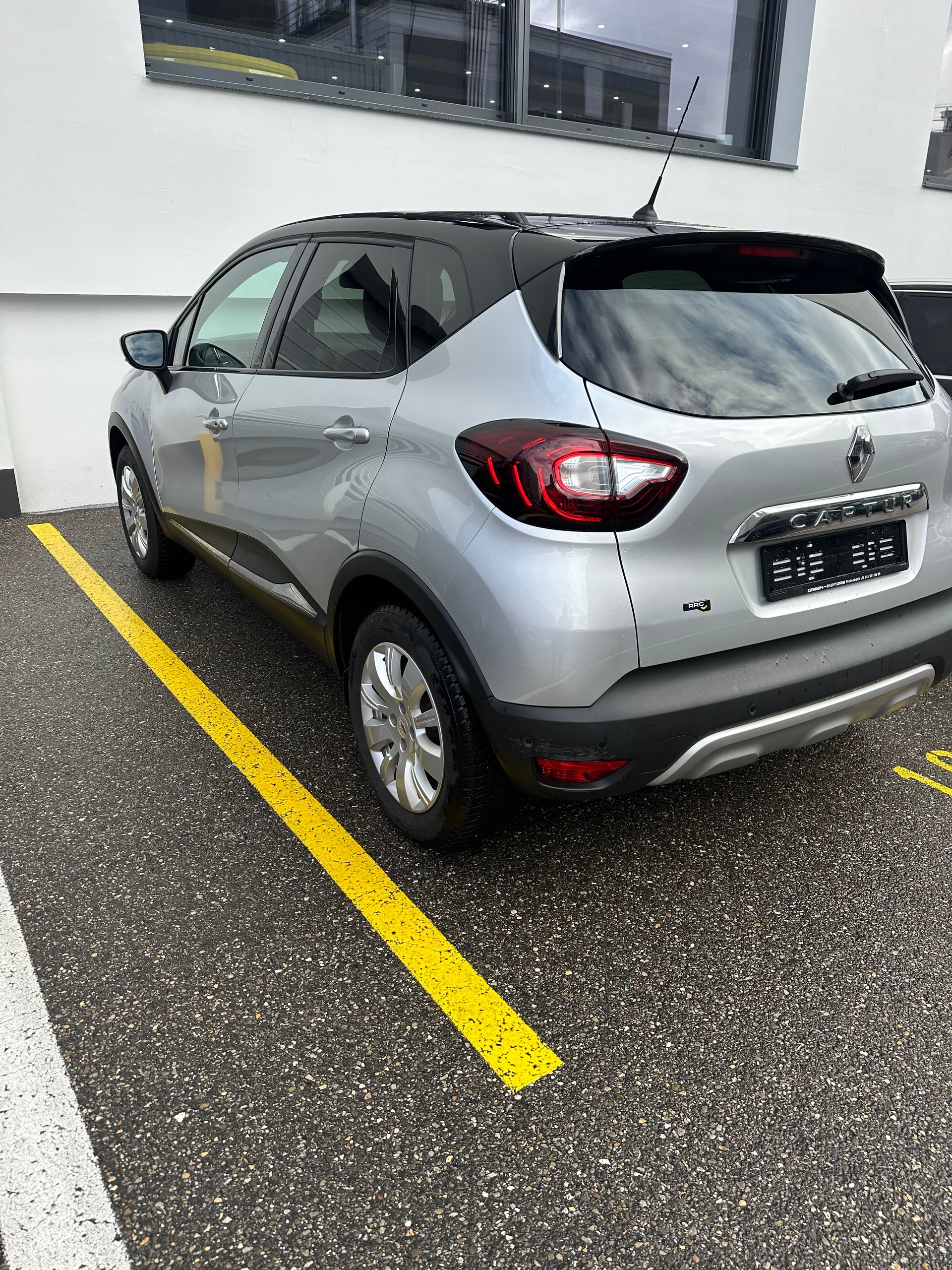 RENAULT Captur 1.2 T 16V 90th Anniversary EDC-image-1