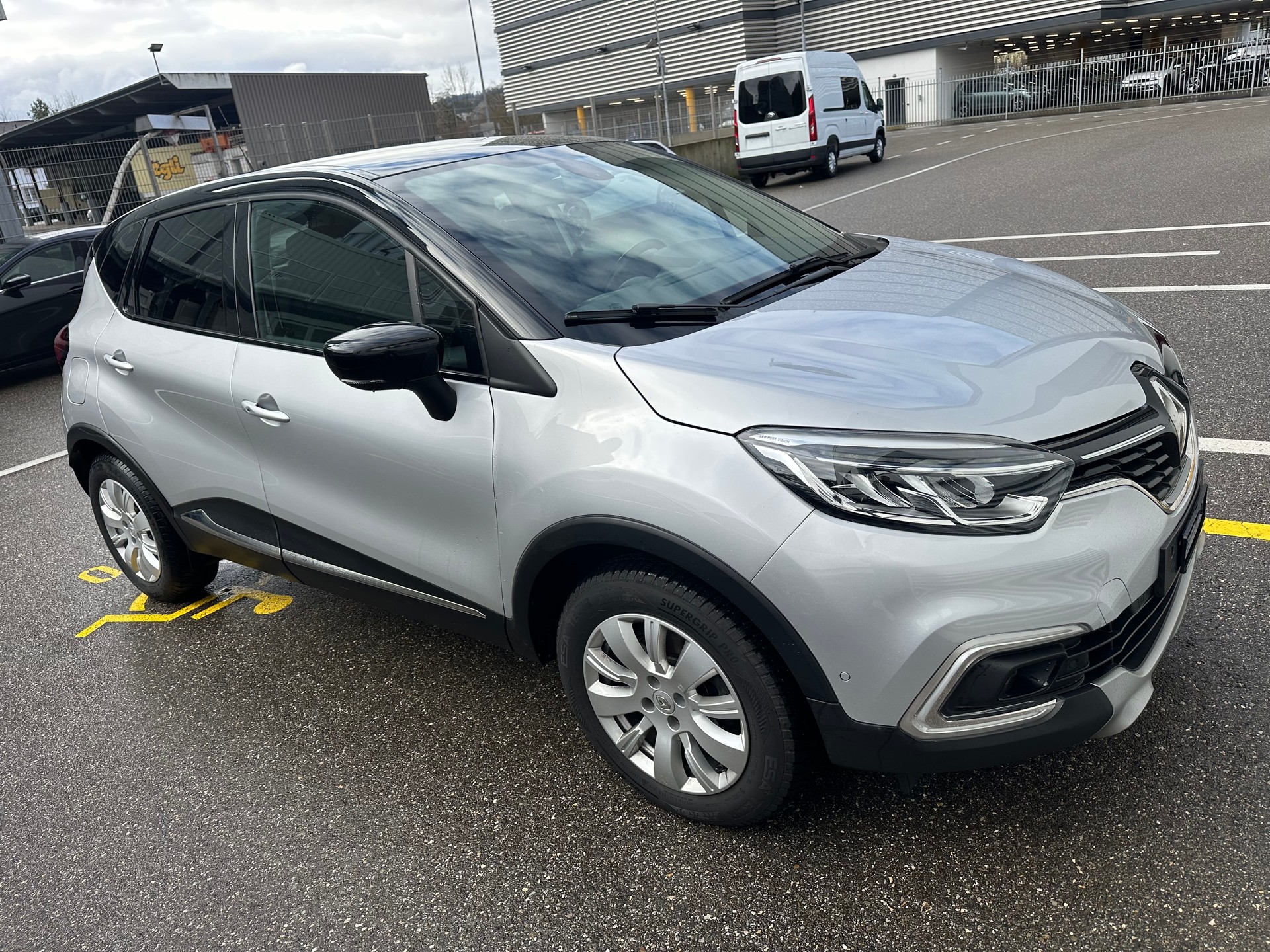 RENAULT Captur 1.2 T 16V 90th Anniversary EDC-image-5