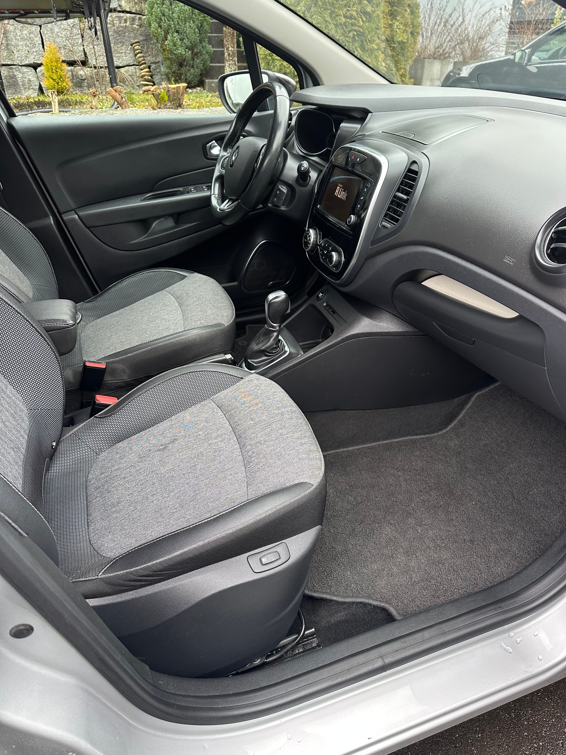 RENAULT Captur 1.2 T 16V 90th Anniversary EDC-image-8