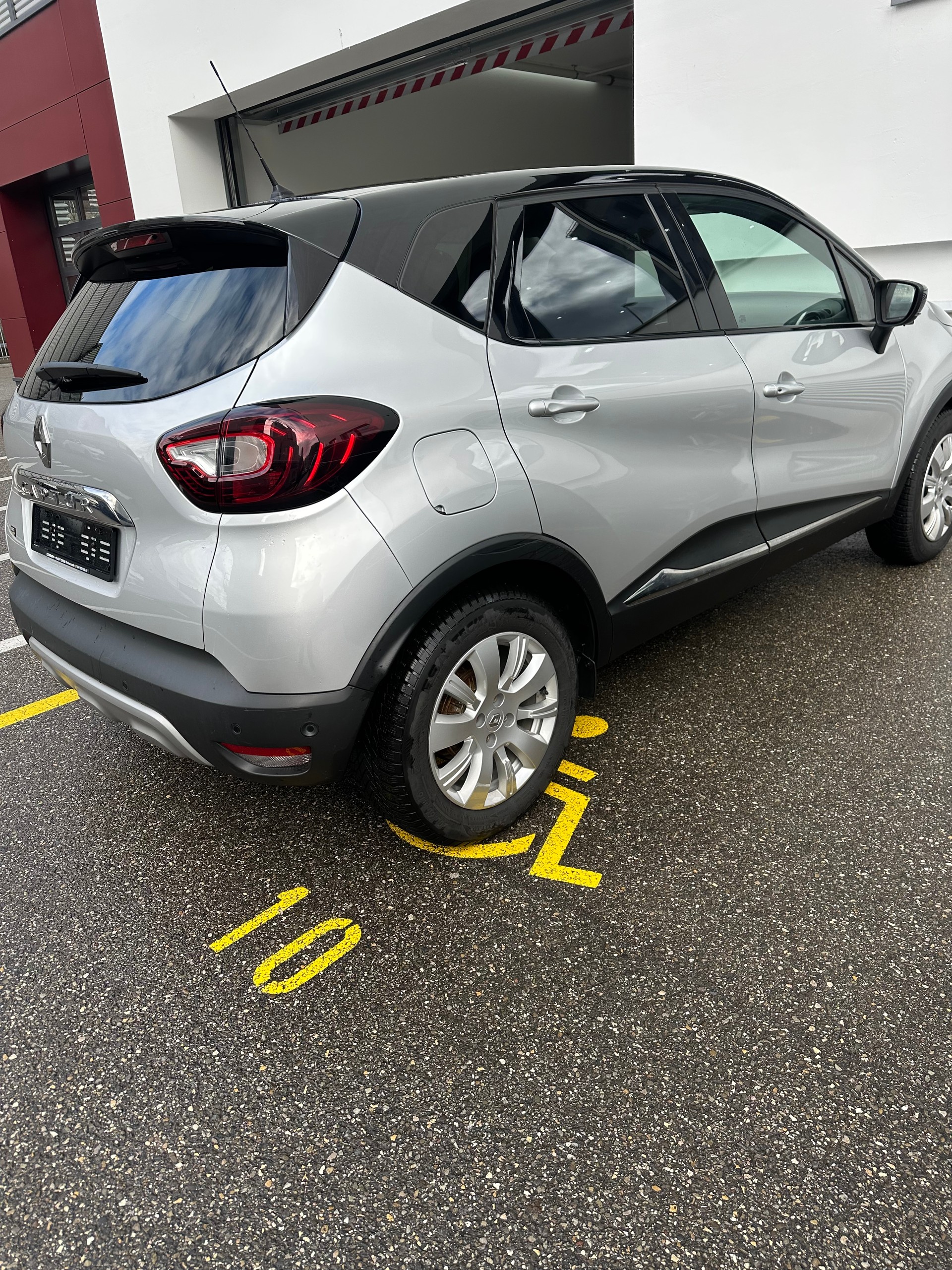 RENAULT Captur 1.2 T 16V 90th Anniversary EDC-image-0