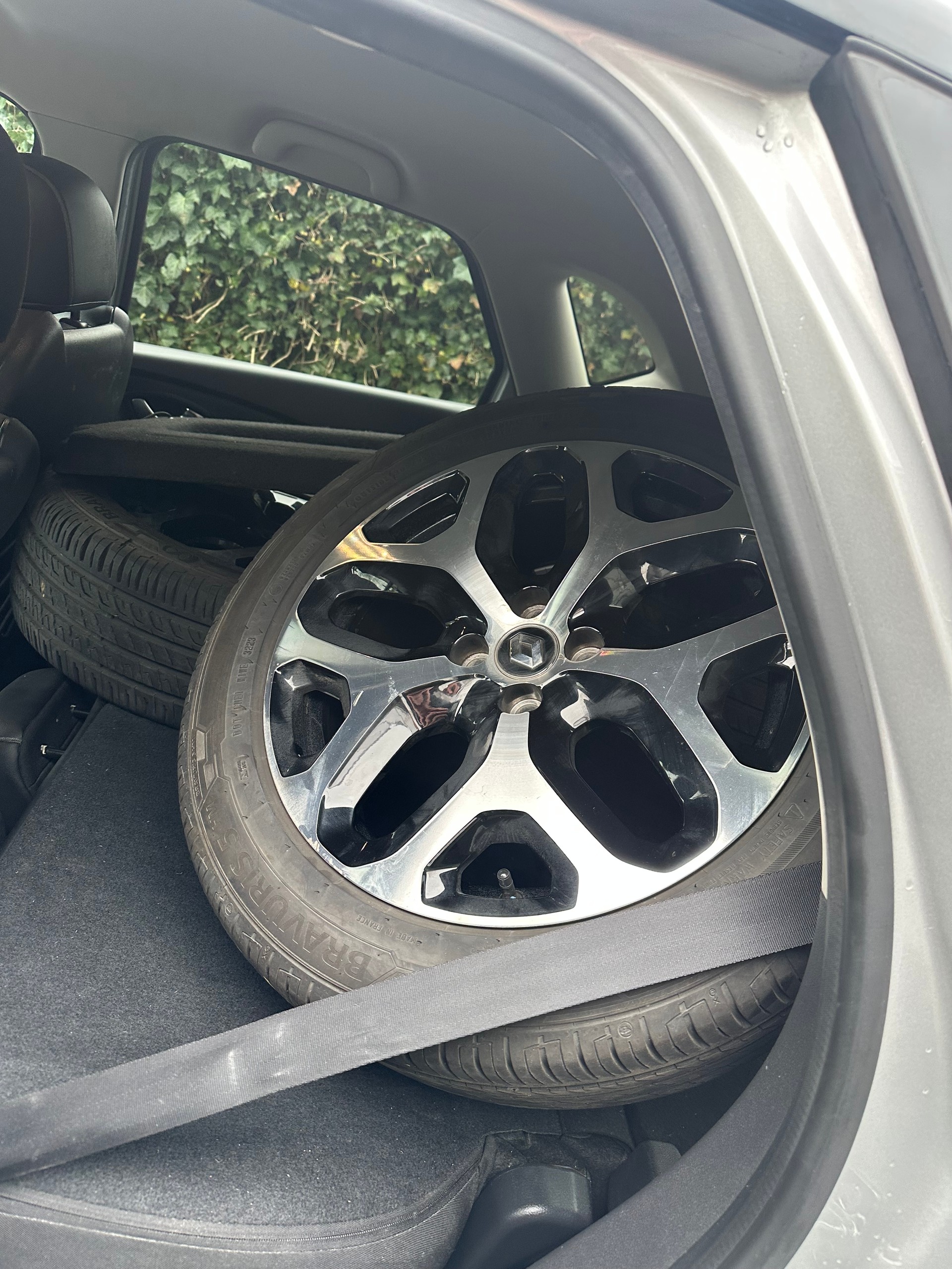 RENAULT Captur 1.2 T 16V 90th Anniversary EDC-image-9