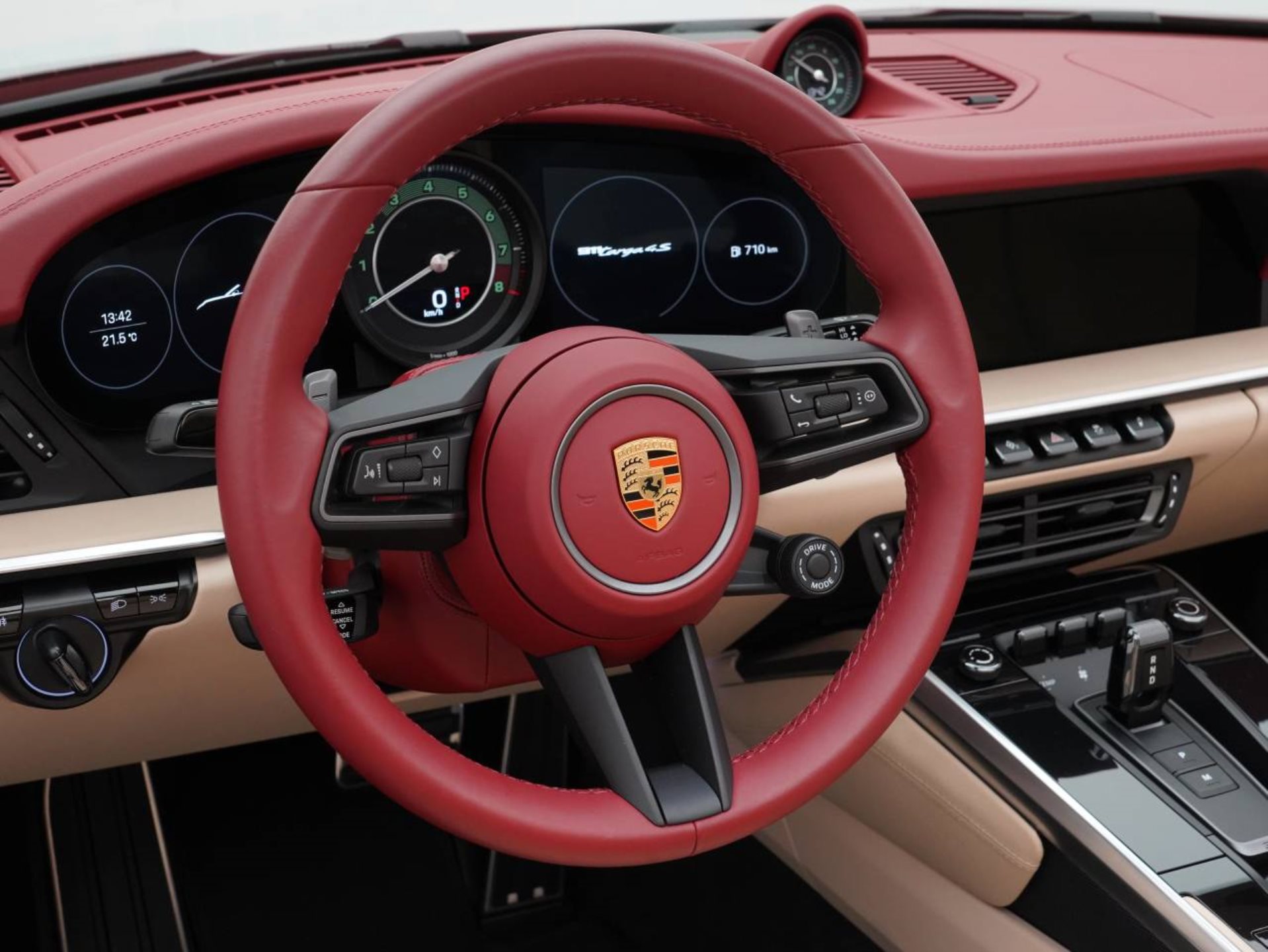 PORSCHE 911 Targa 4S Heritage Edition-image-15