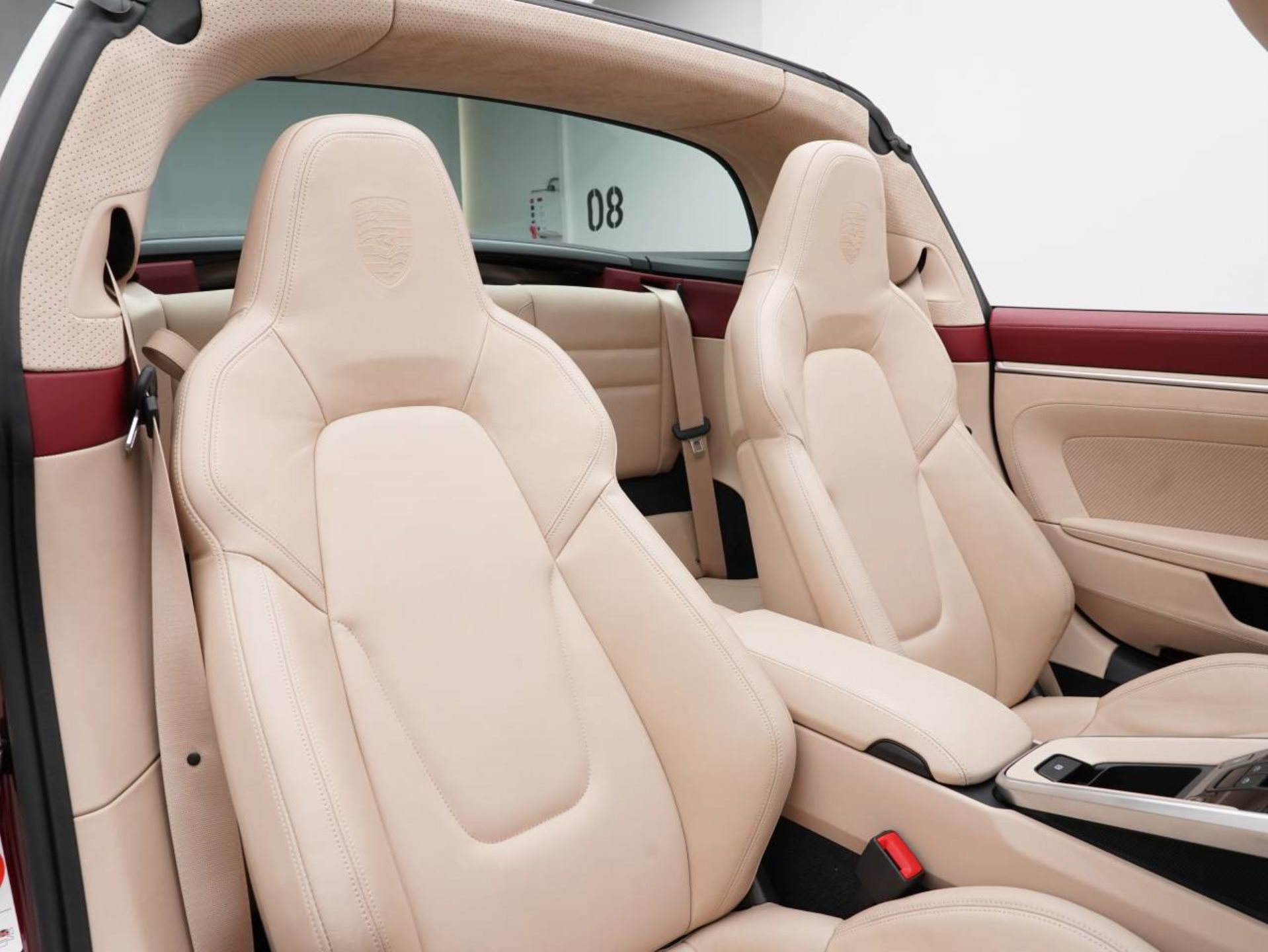 PORSCHE 911 Targa 4S Heritage Edition-image-26