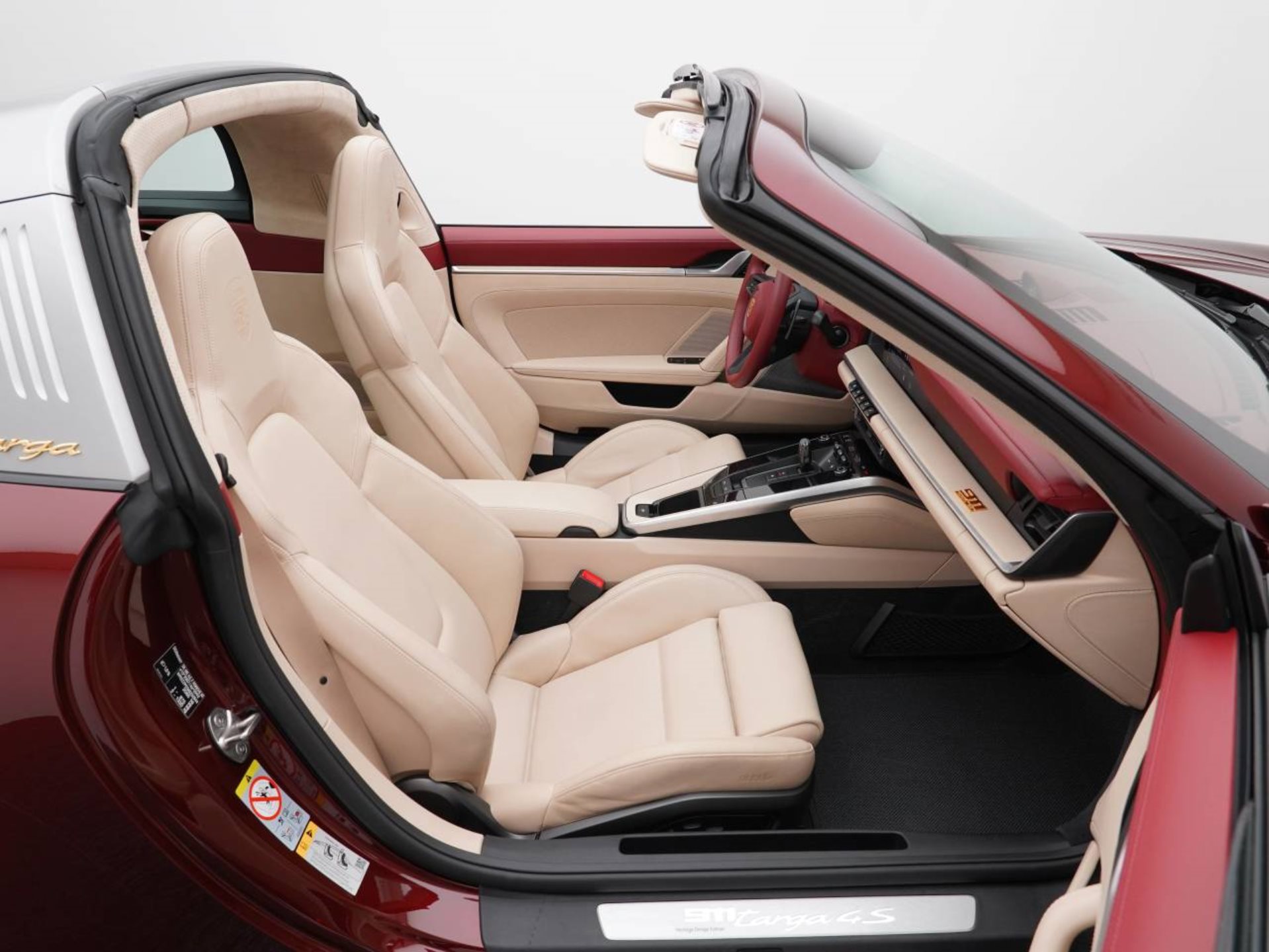 PORSCHE 911 Targa 4S Heritage Edition-image-25