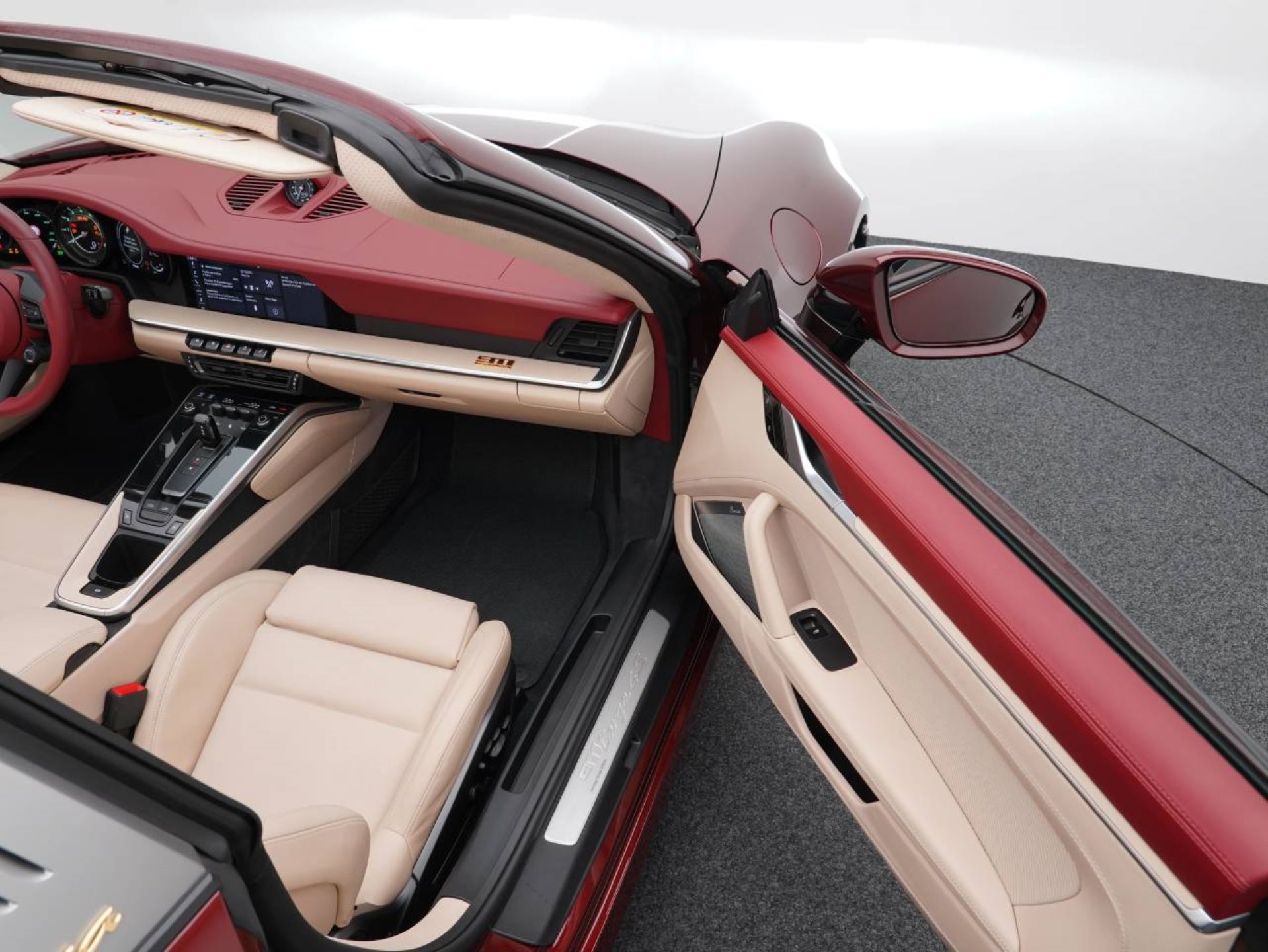 PORSCHE 911 Targa 4S Heritage Edition-image-23