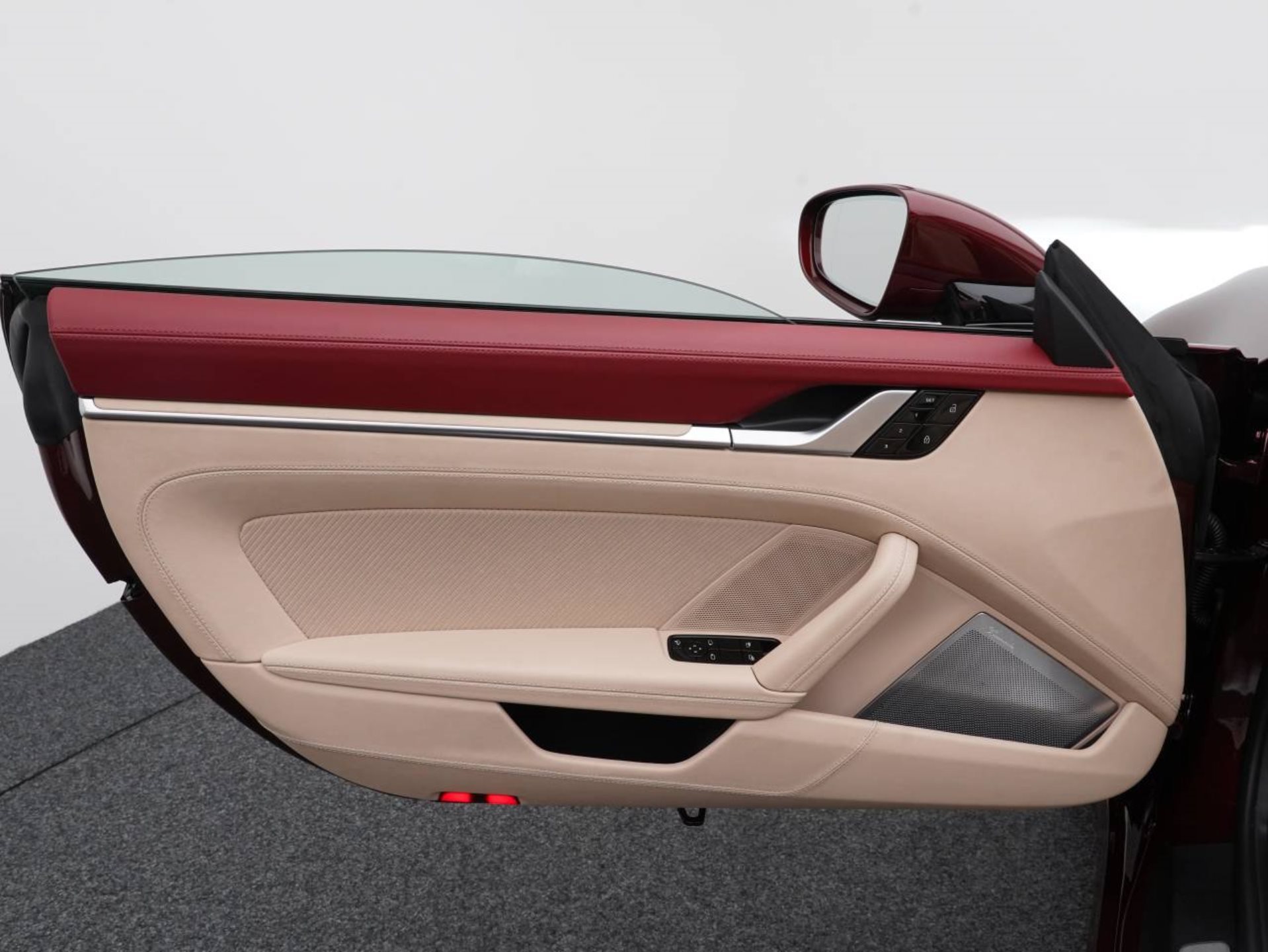 PORSCHE 911 Targa 4S Heritage Edition-image-20