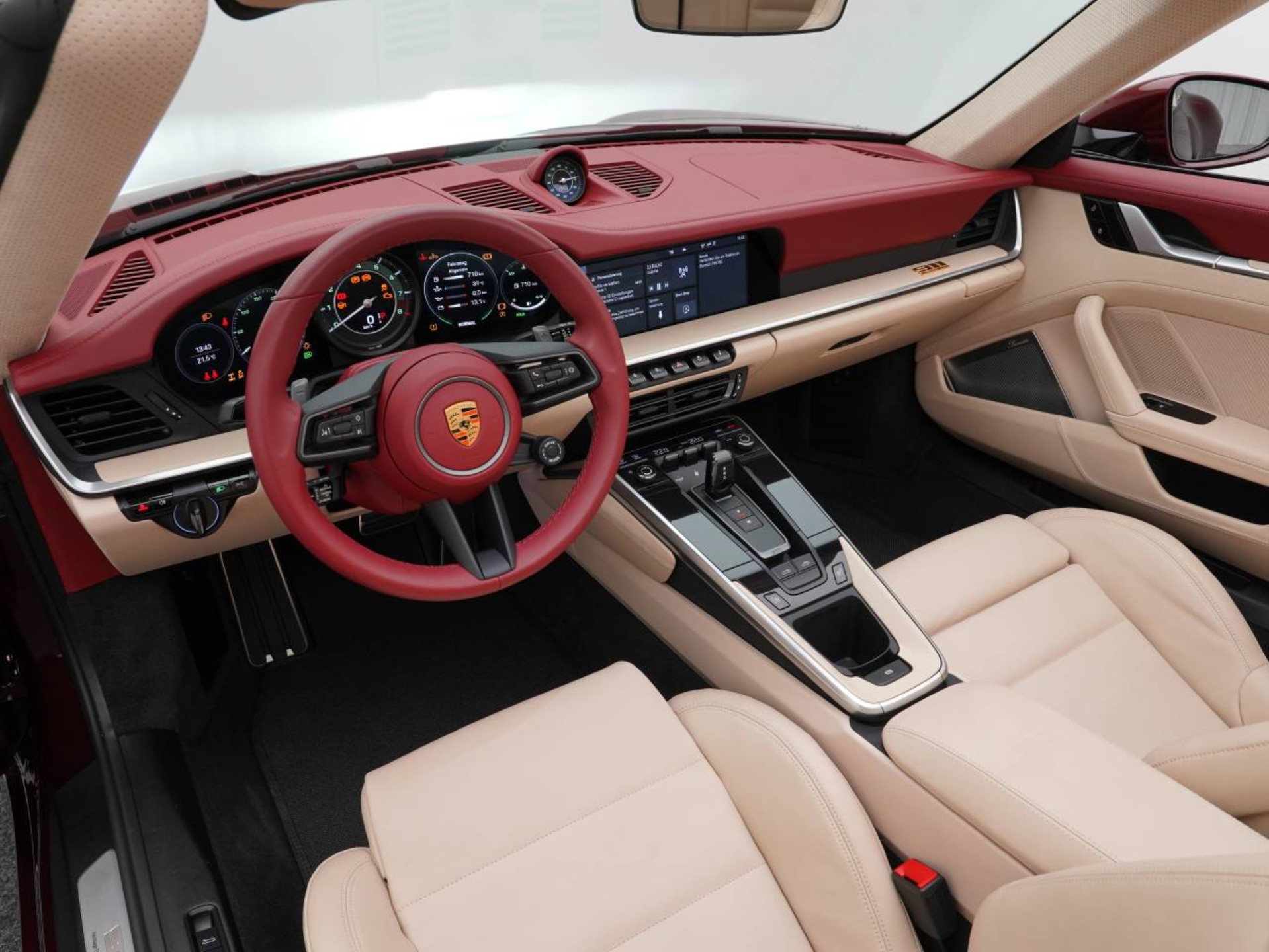 PORSCHE 911 Targa 4S Heritage Edition-image-14