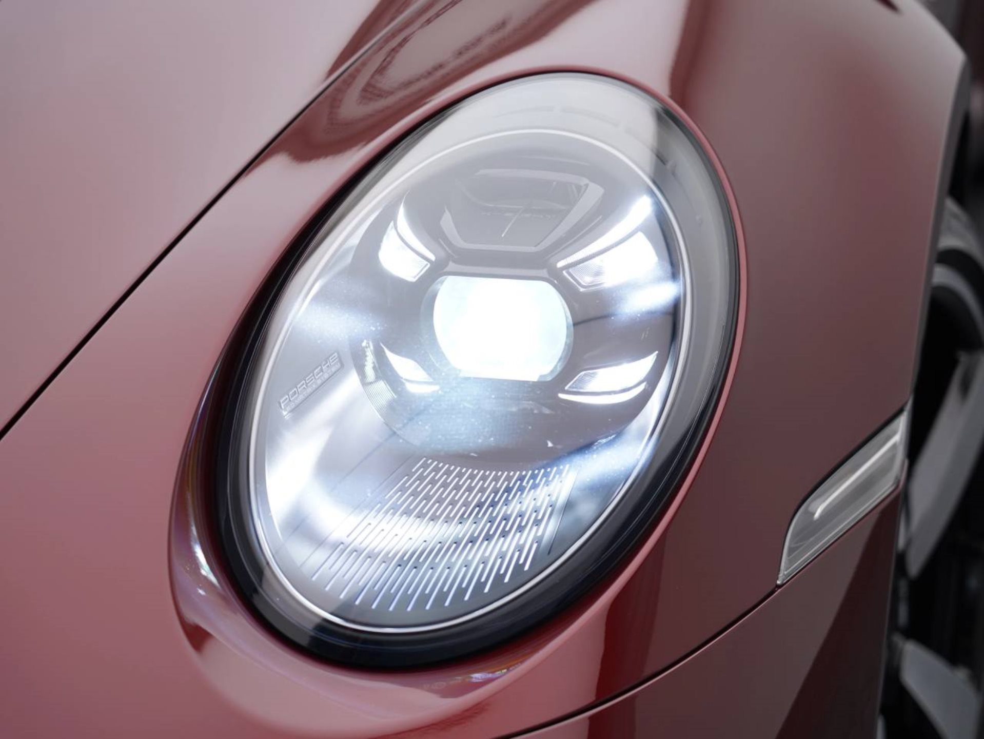 PORSCHE 911 Targa 4S Heritage Edition-image-13