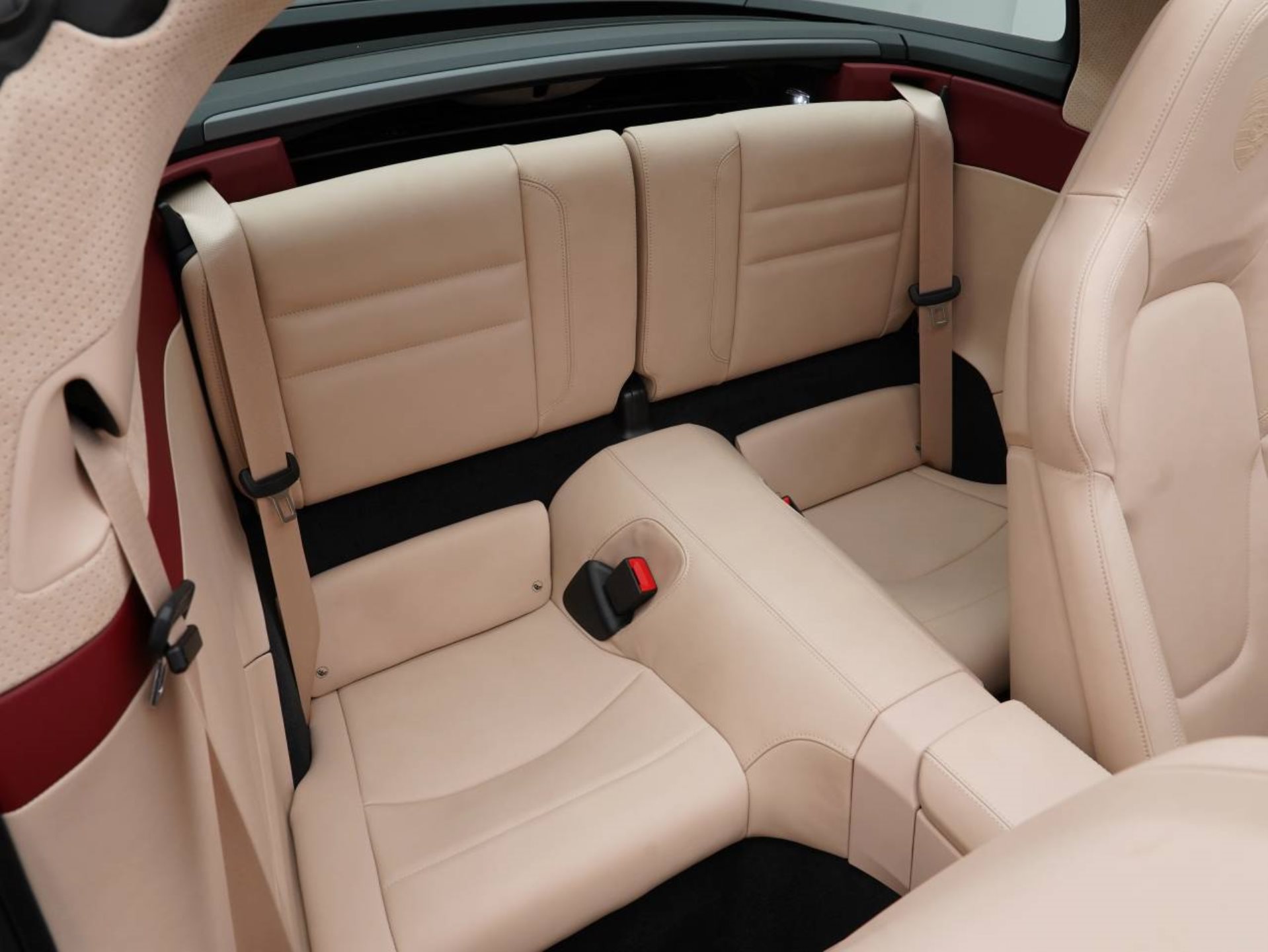 PORSCHE 911 Targa 4S Heritage Edition-image-28