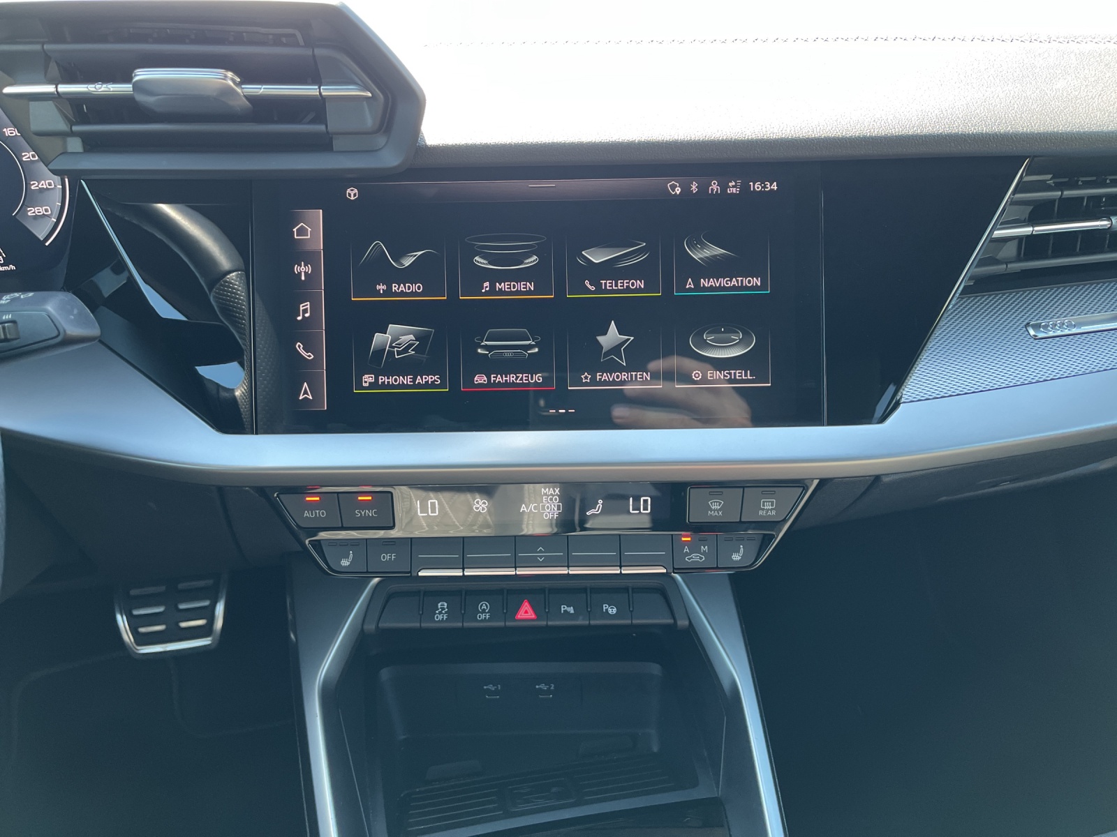 AUDI A3 Limousine 35 TFSI S-Line S-tronic-image-10