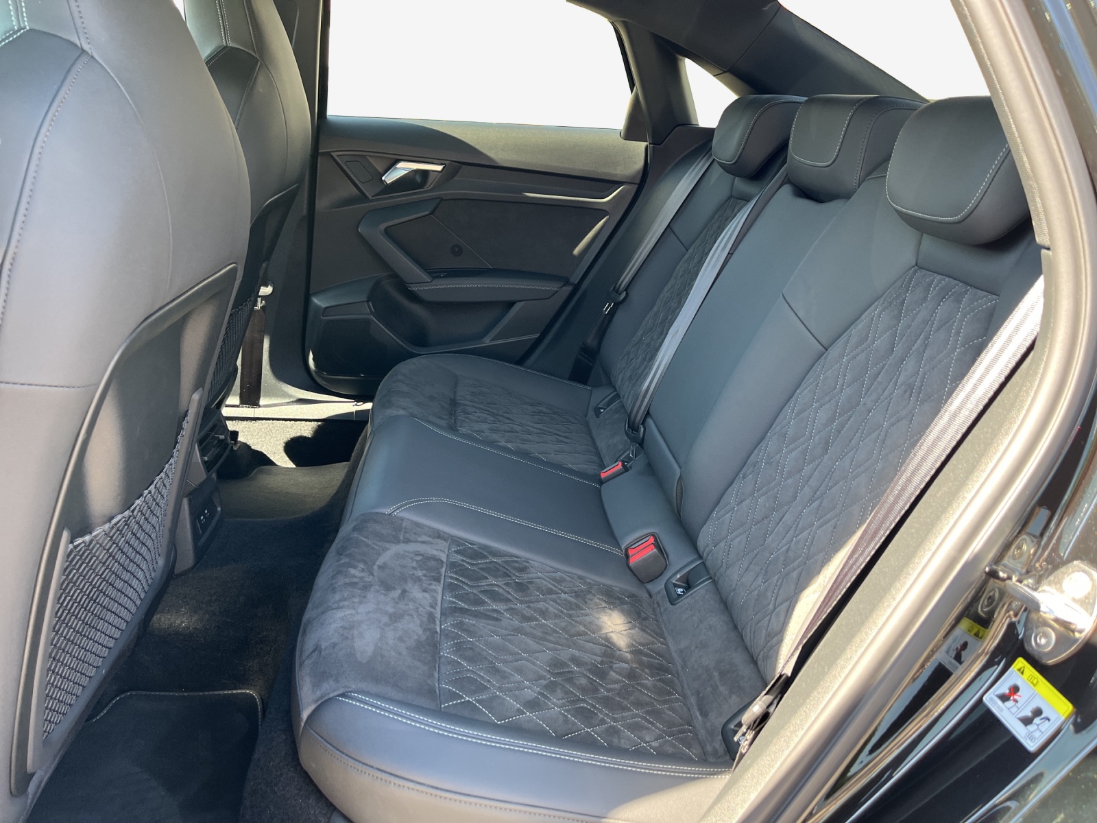 AUDI A3 Limousine 35 TFSI S-Line S-tronic-image-11
