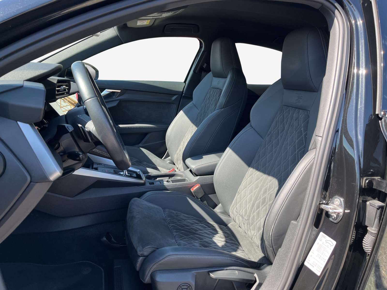 AUDI A3 Limousine 35 TFSI S-Line S-tronic-image-7