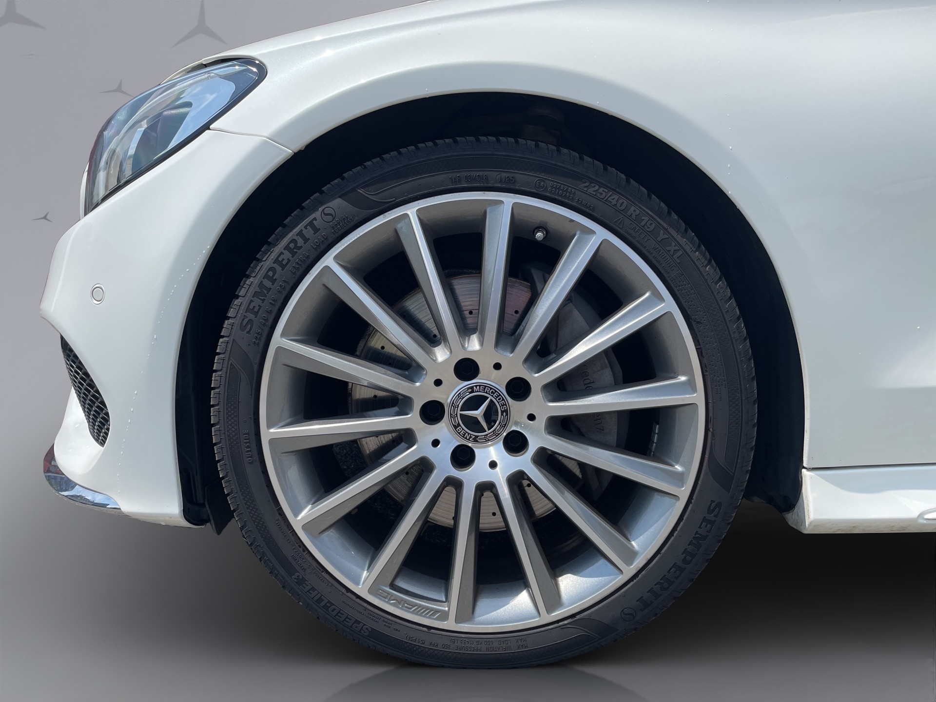 MERCEDES-BENZ C 250 AMG Line Cabriolet-image-2