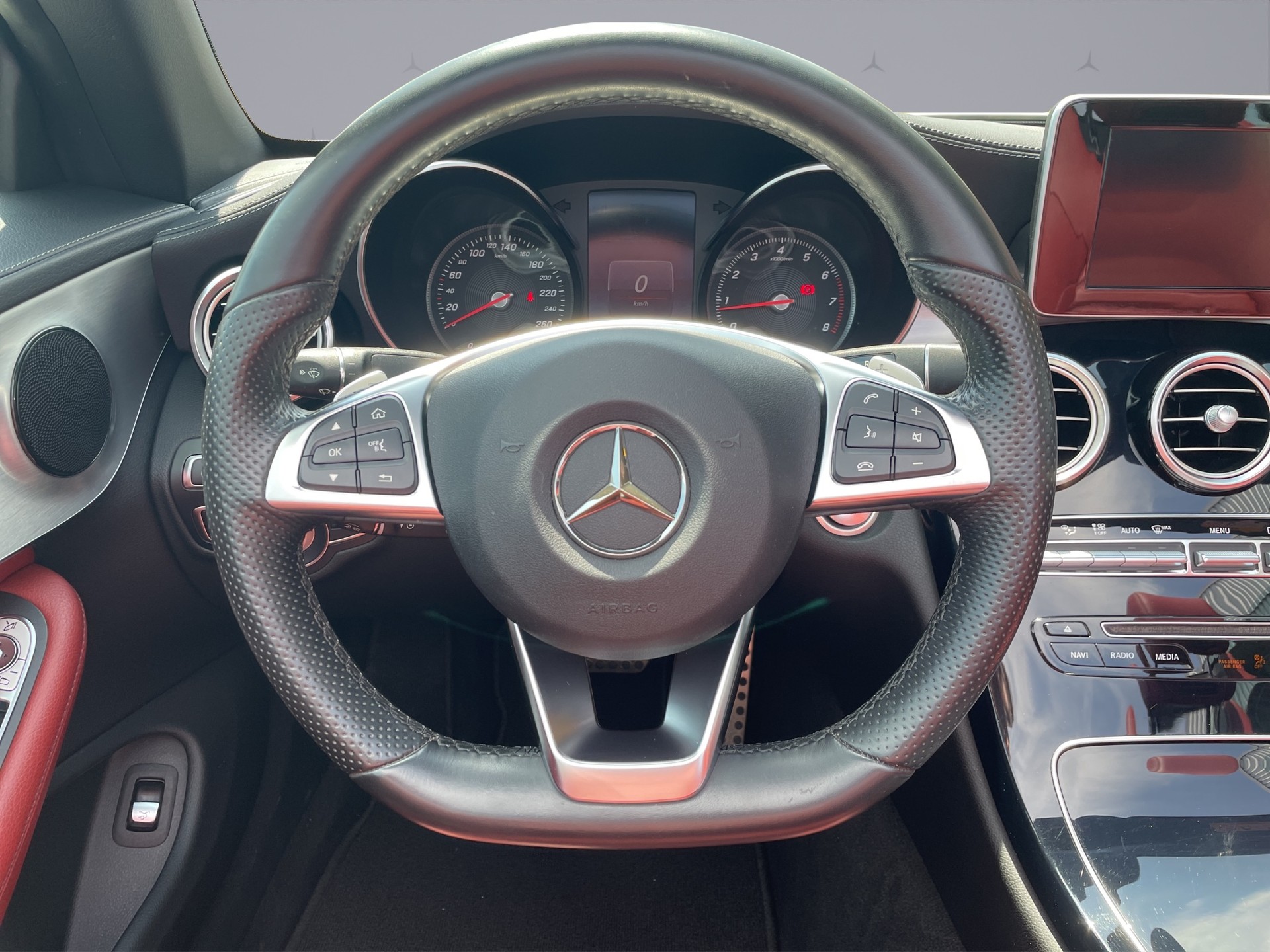 MERCEDES-BENZ C 250 AMG Line Cabriolet-image-11