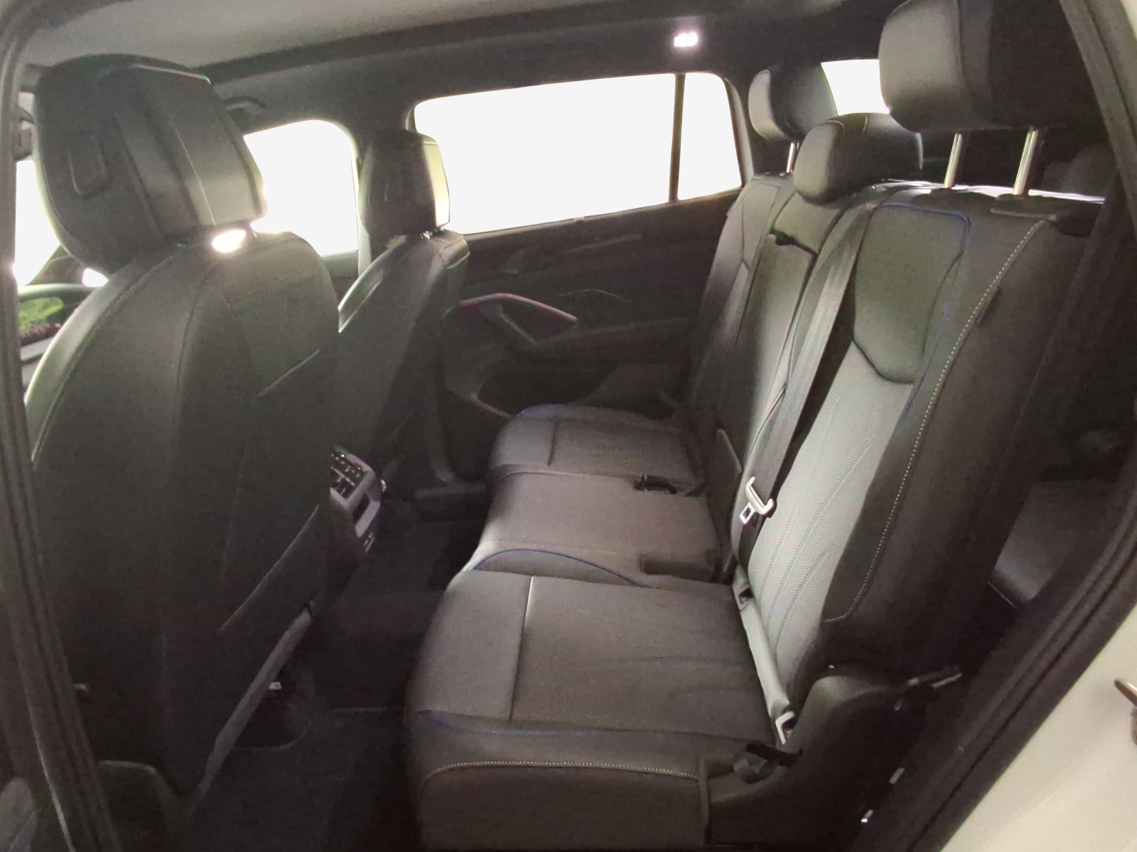 VW Tayron 2.0 TSI R-Line Plus DSG 4Motion-image-11