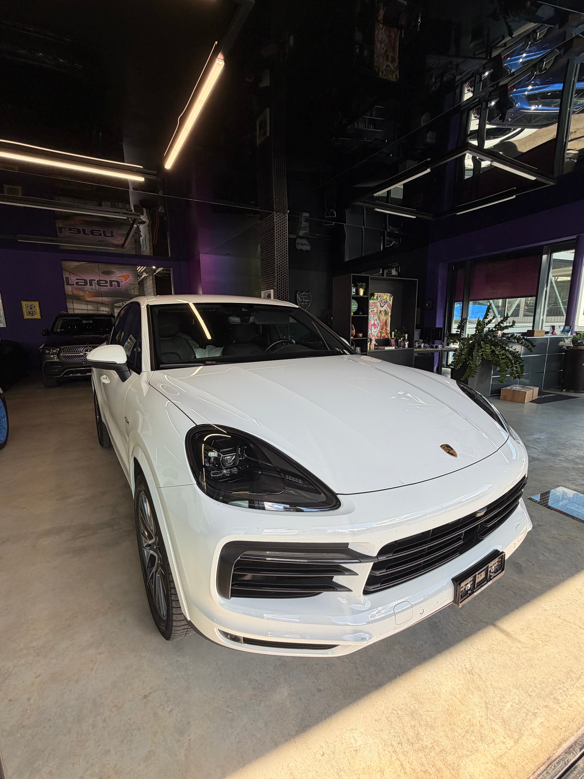 PORSCHE Cayenne E-Hybrid-image-3
