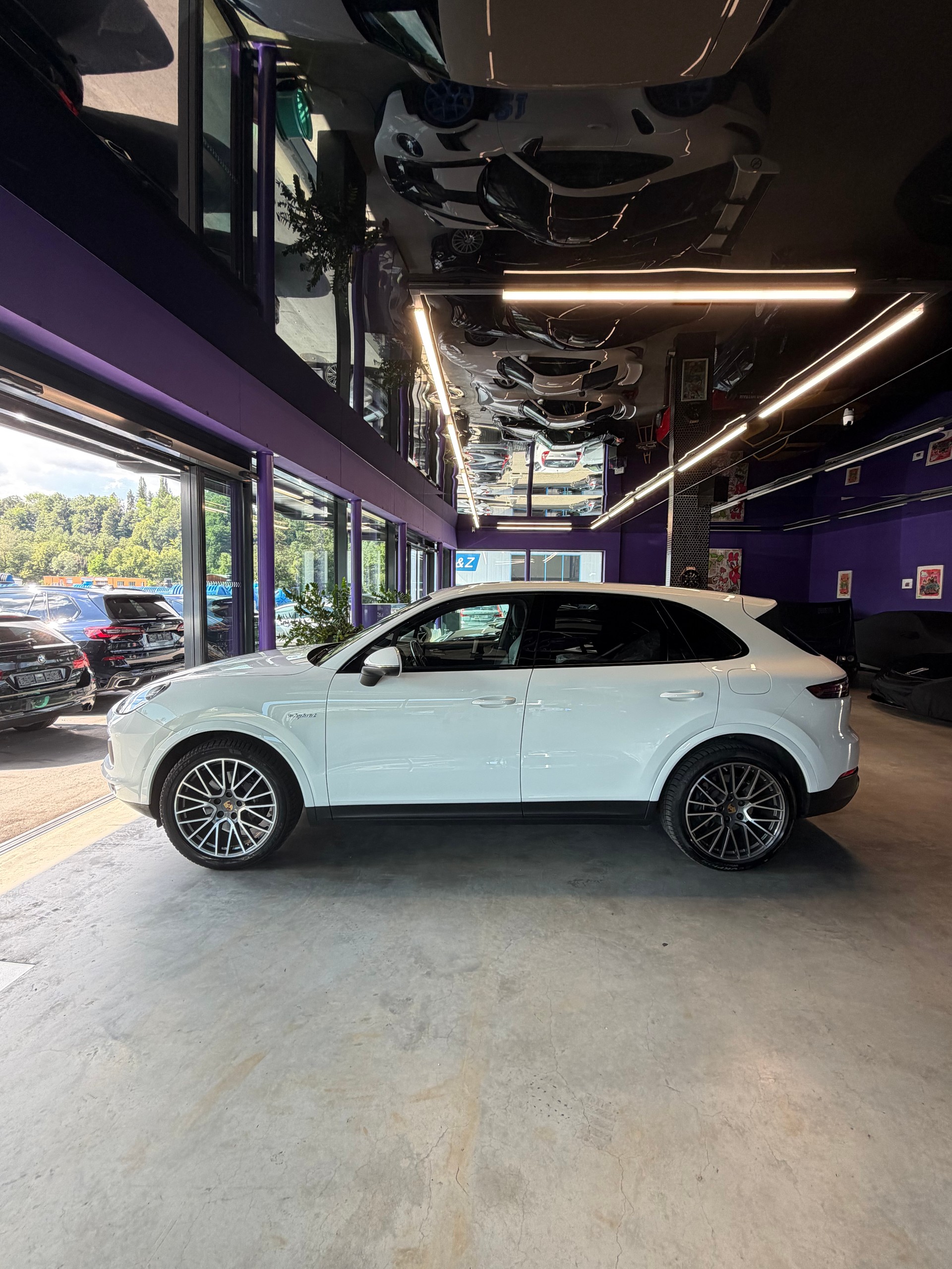 PORSCHE Cayenne E-Hybrid-image-1