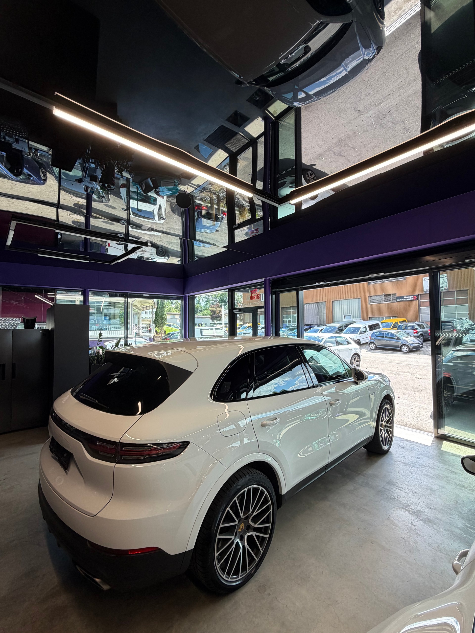 PORSCHE Cayenne E-Hybrid-image-2