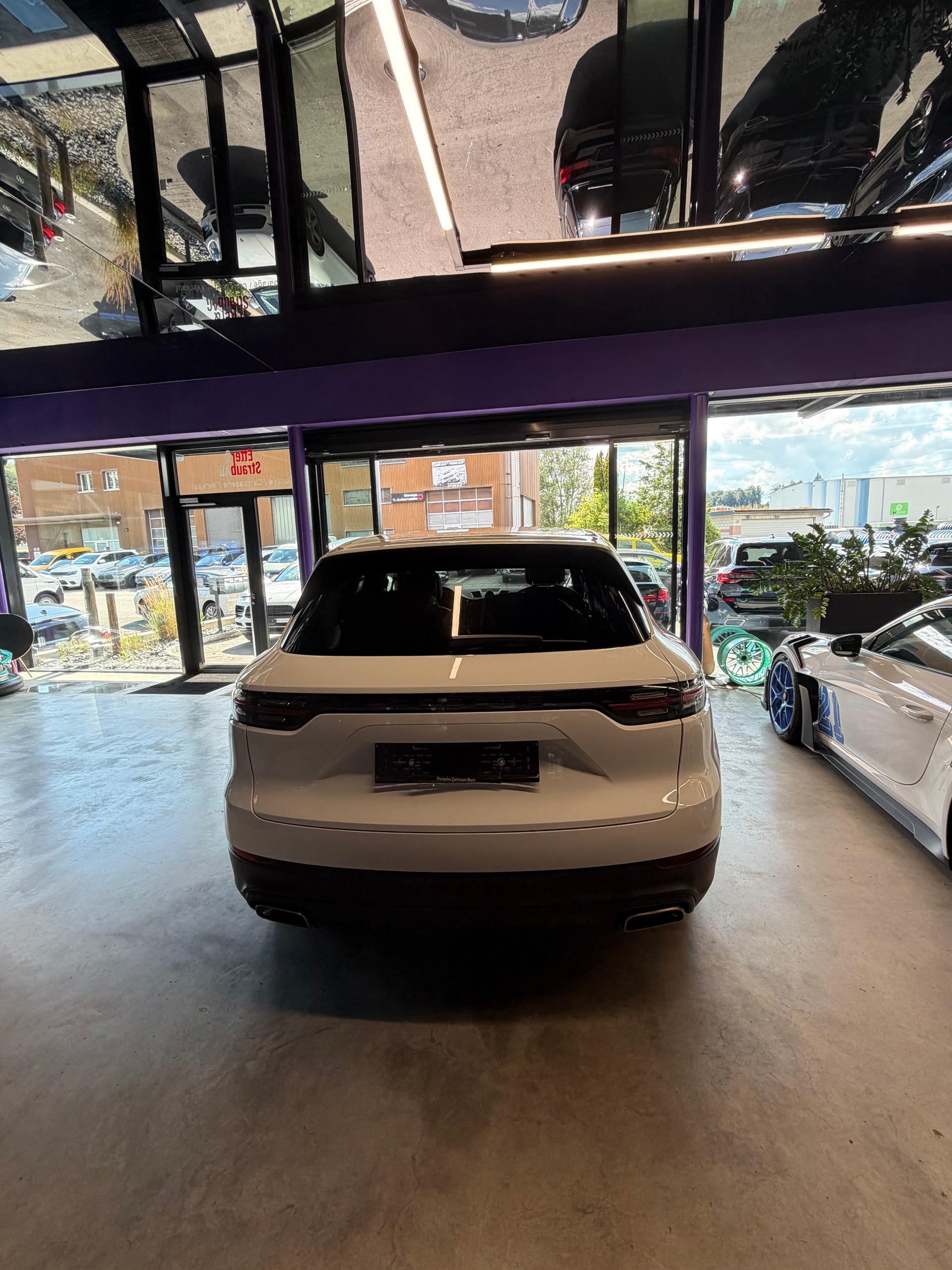 PORSCHE Cayenne E-Hybrid-image-4