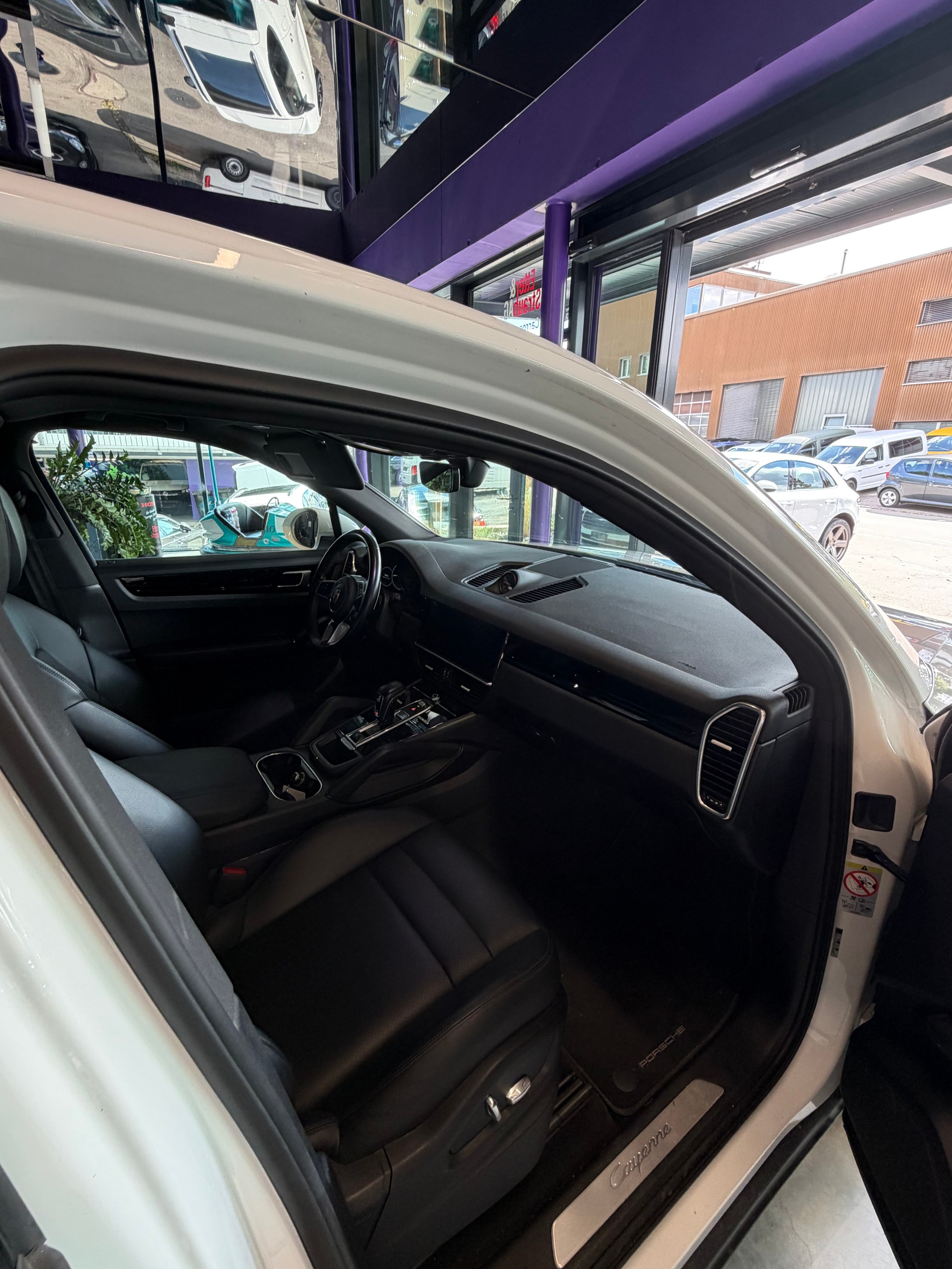 PORSCHE Cayenne E-Hybrid-image-6
