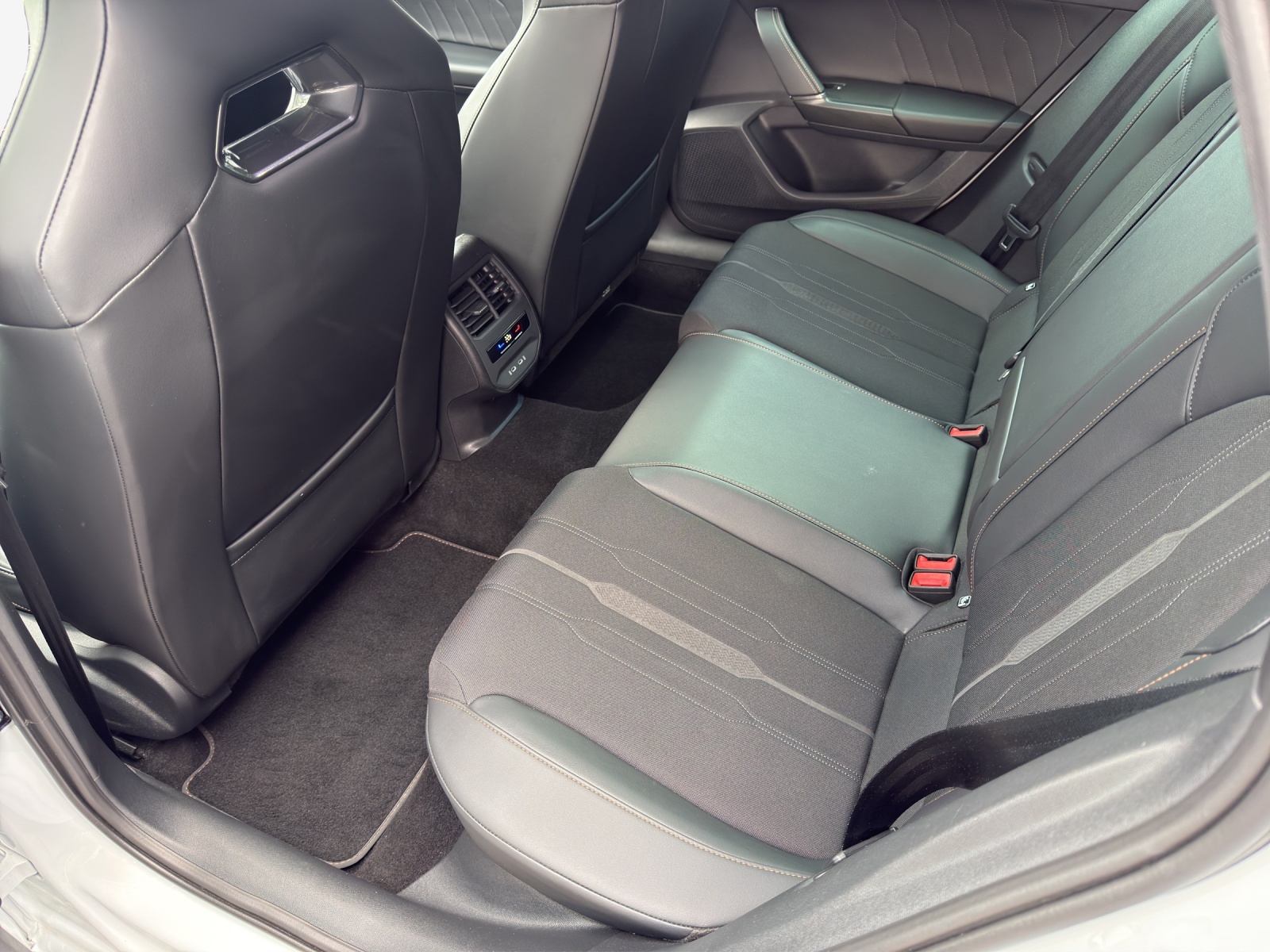CUPRA LEON ST 2.0 TSI VZ CUP DSG 4Drive-image-11