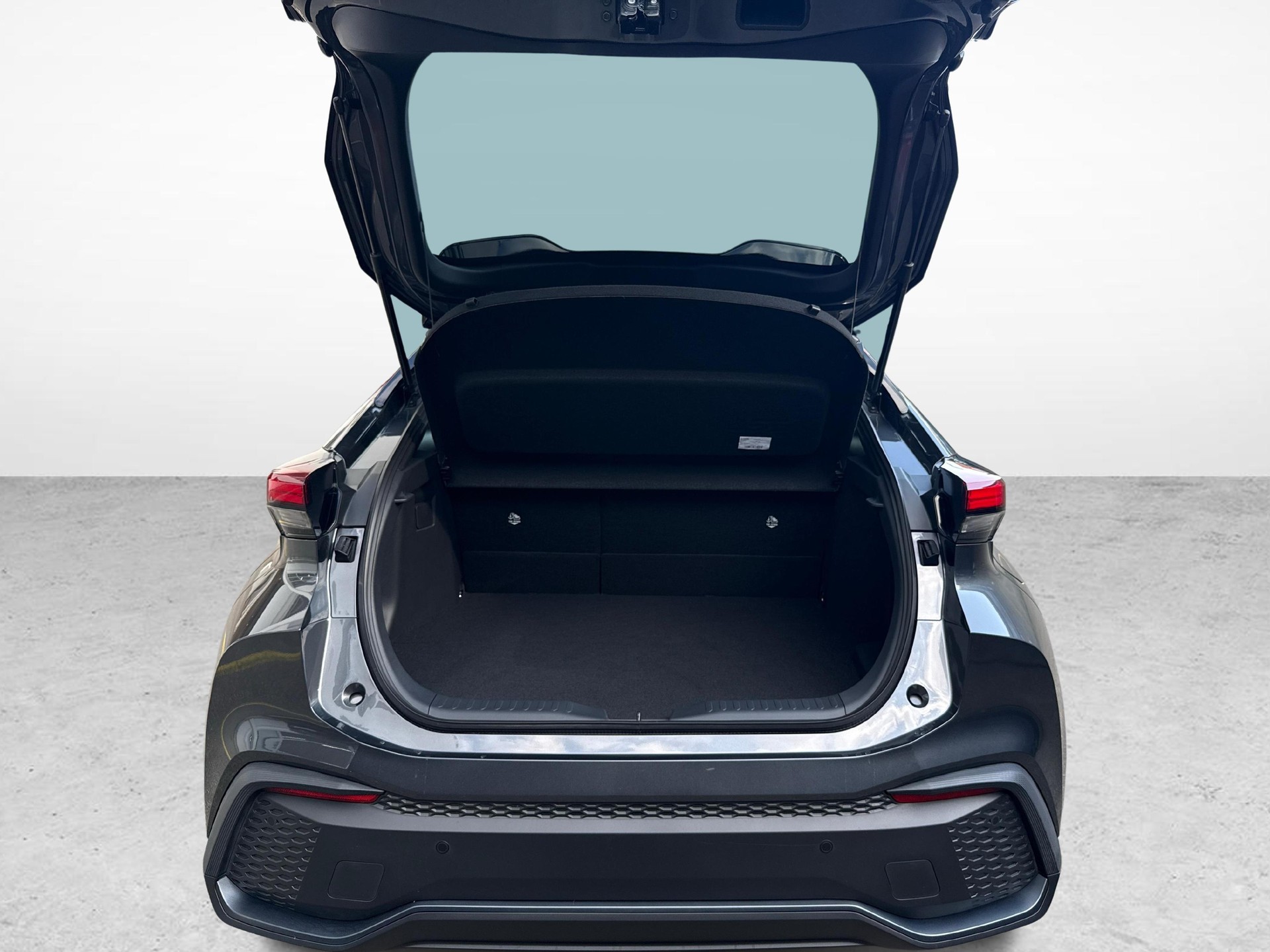 TOYOTA C-HR 2.0 PHEV Swiss Edition-image-11