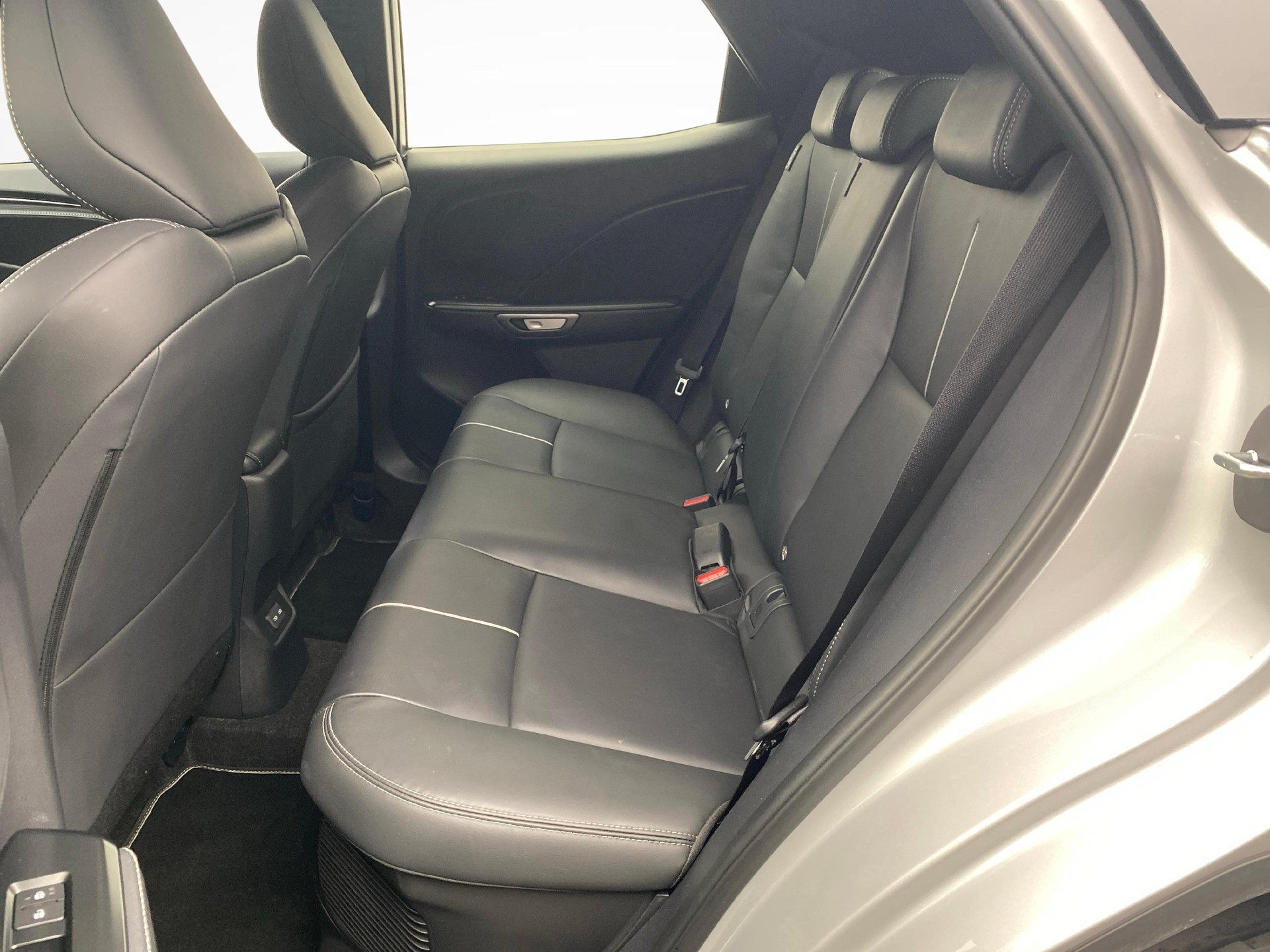 LEXUS LBX 1.5 Hybrid Relax AWD-showroom-element-3
