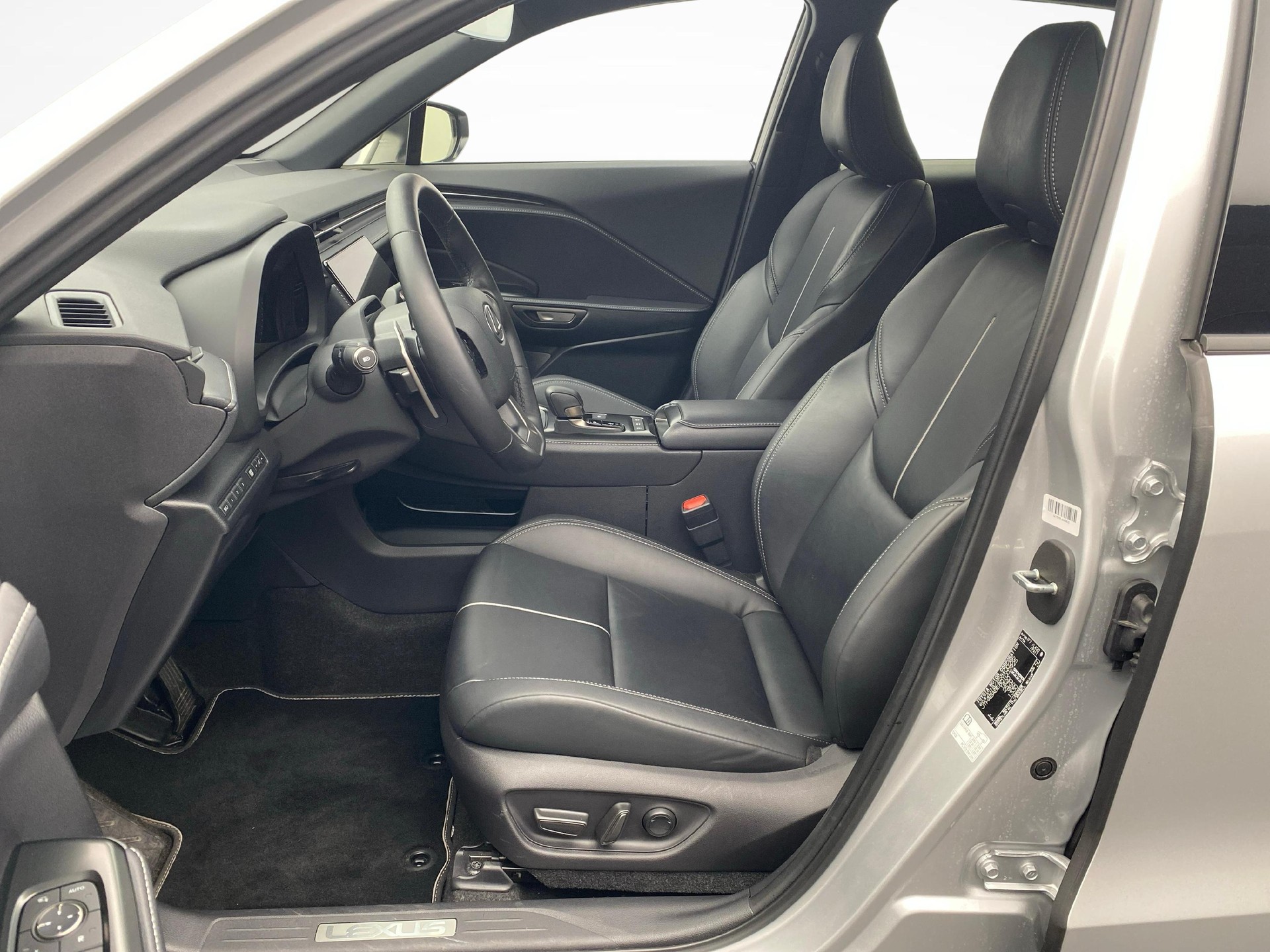 LEXUS LBX 1.5 Hybrid Relax AWD-showroom-element-2