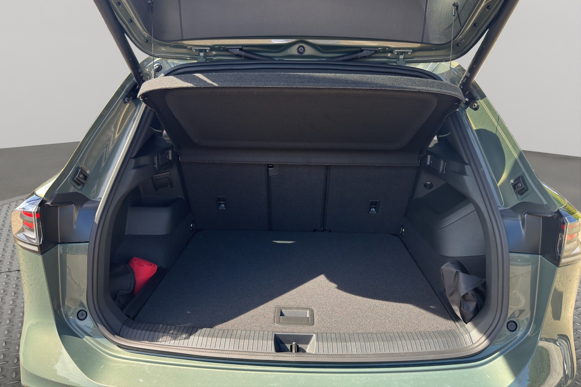 VW Tiguan 2.0 TSI DSG R-Line Plus 4Motion-image-10
