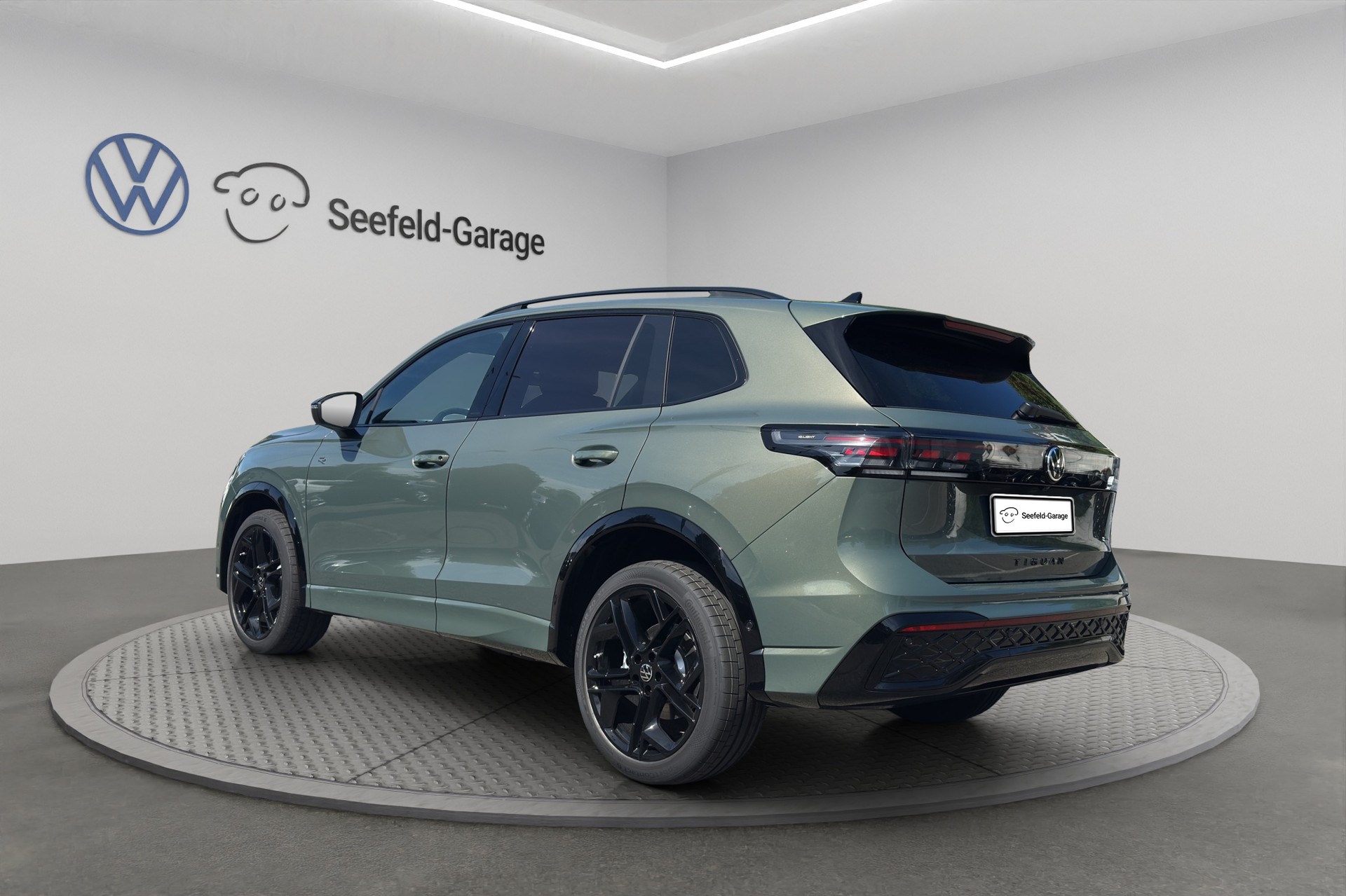 VW Tiguan 2.0 TSI DSG R-Line Plus 4Motion-image-3